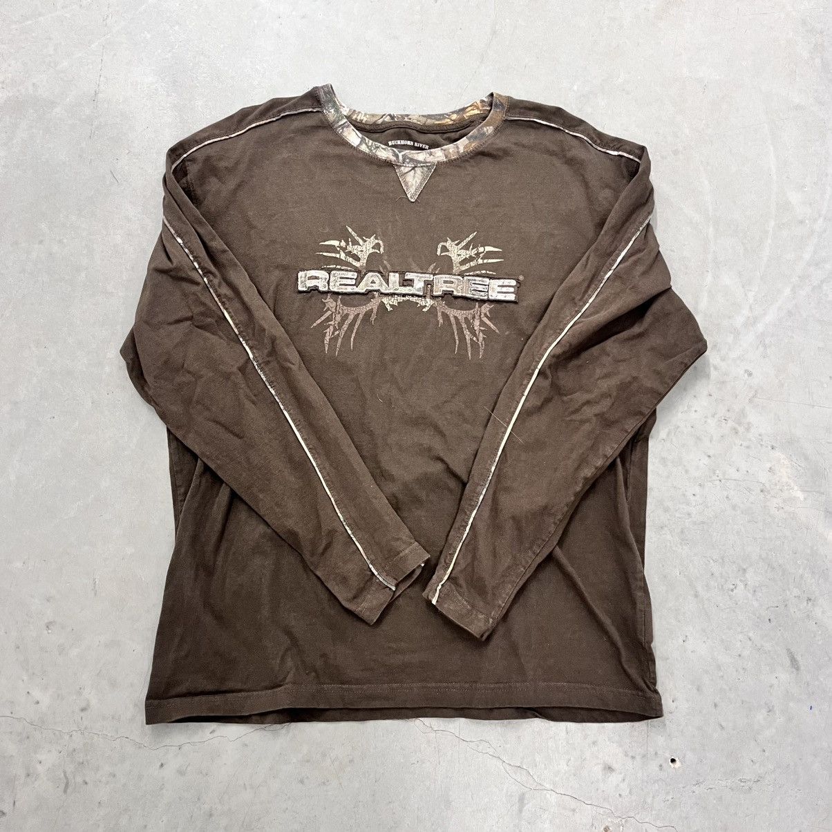 Realtree × Vintage Y2K Brown Realtree Long Sleeve Skater Style Goth Emo XL Size US XL / EU 56 / 4 - 1 Thumbnail