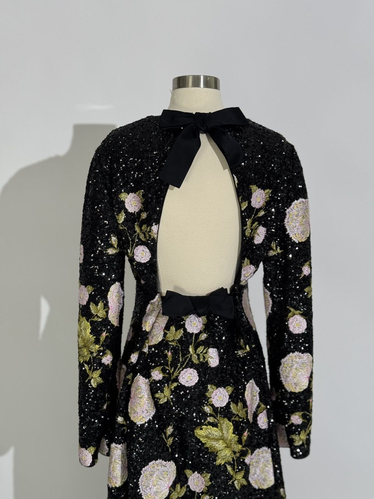 Giambattista Valli Brand New US 8 Giambattista Valli Floral Embroidered Gown Size M / US 6-8 / IT 42-44 - 7 Thumbnail