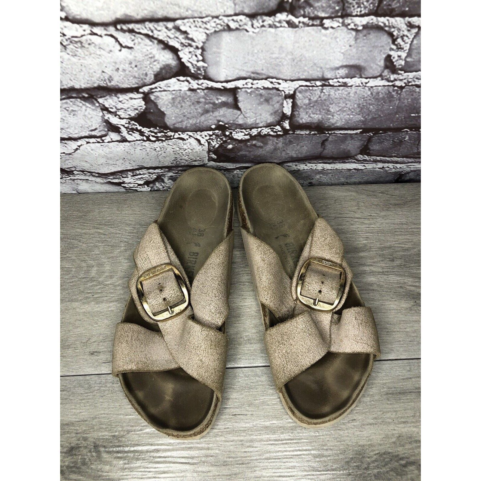 Birkenstock Birkenstock ARIZONA Beige Metallic Leather Strap Slides Sand Size US 7.5 / IT 37.5 - 2 Thumbnail