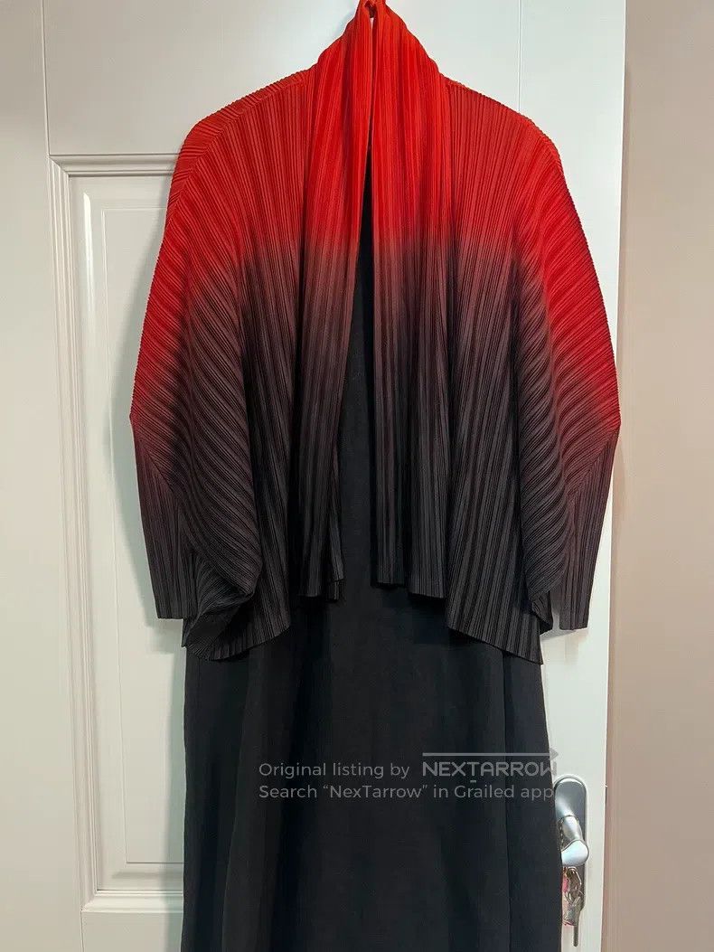 Issey Miyake Issey Miyake Red & Black Gradient Pleated Convertible Card Size L / US 10 / IT 46 - 5 Thumbnail