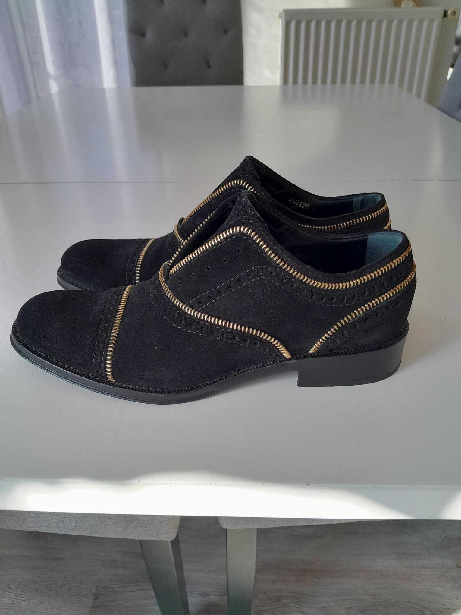 Louis Vuitton CHAUSSURES LOUIS VUITTON TOMBOY Size US 7.5 / IT 37.5 - 1 Thumbnail