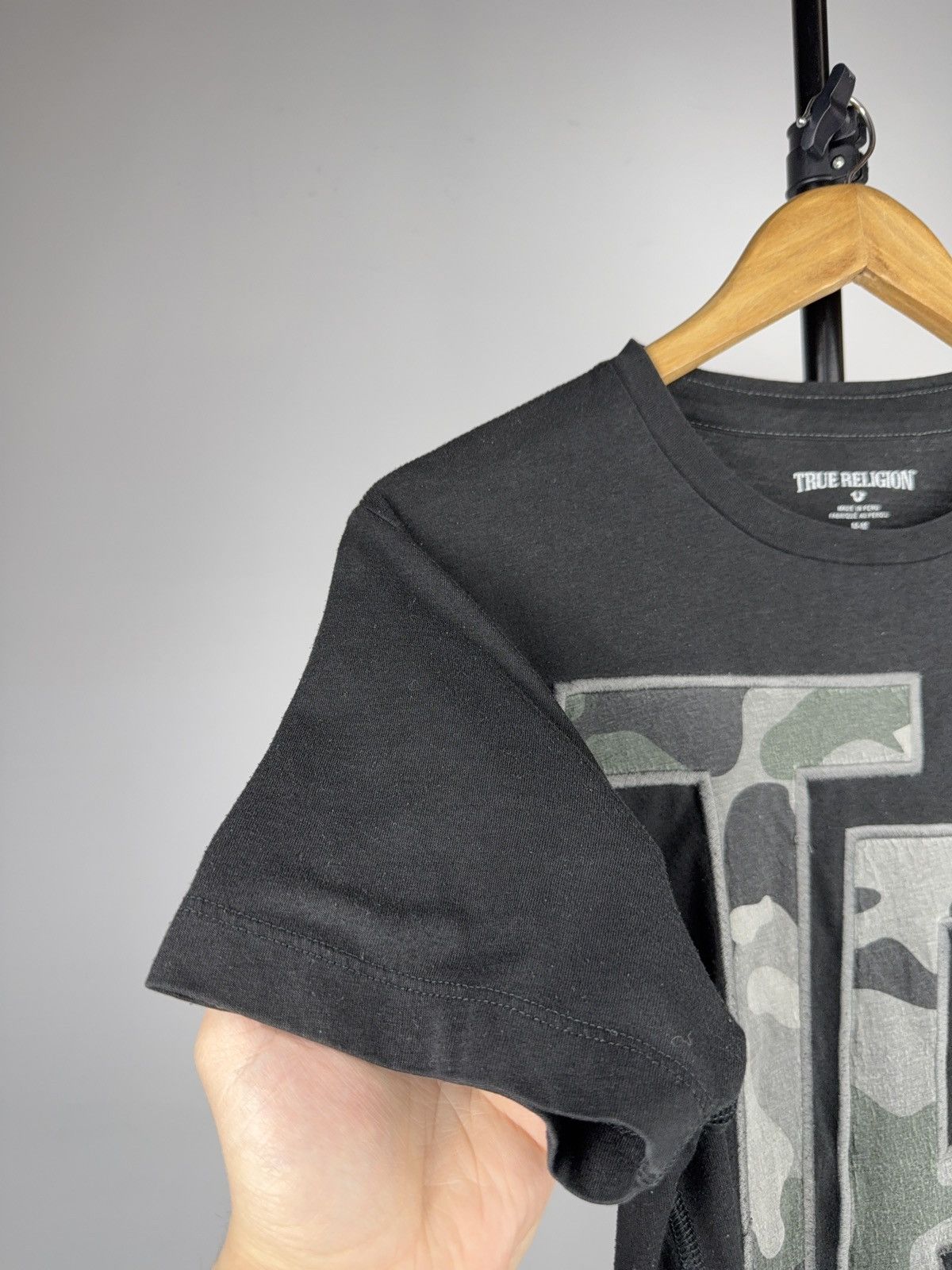 True Religion 00s Y2K True Religion TR Camo Logo Graphic T-Shirt Black Size US M / EU 48-50 / 2 - 5 Thumbnail