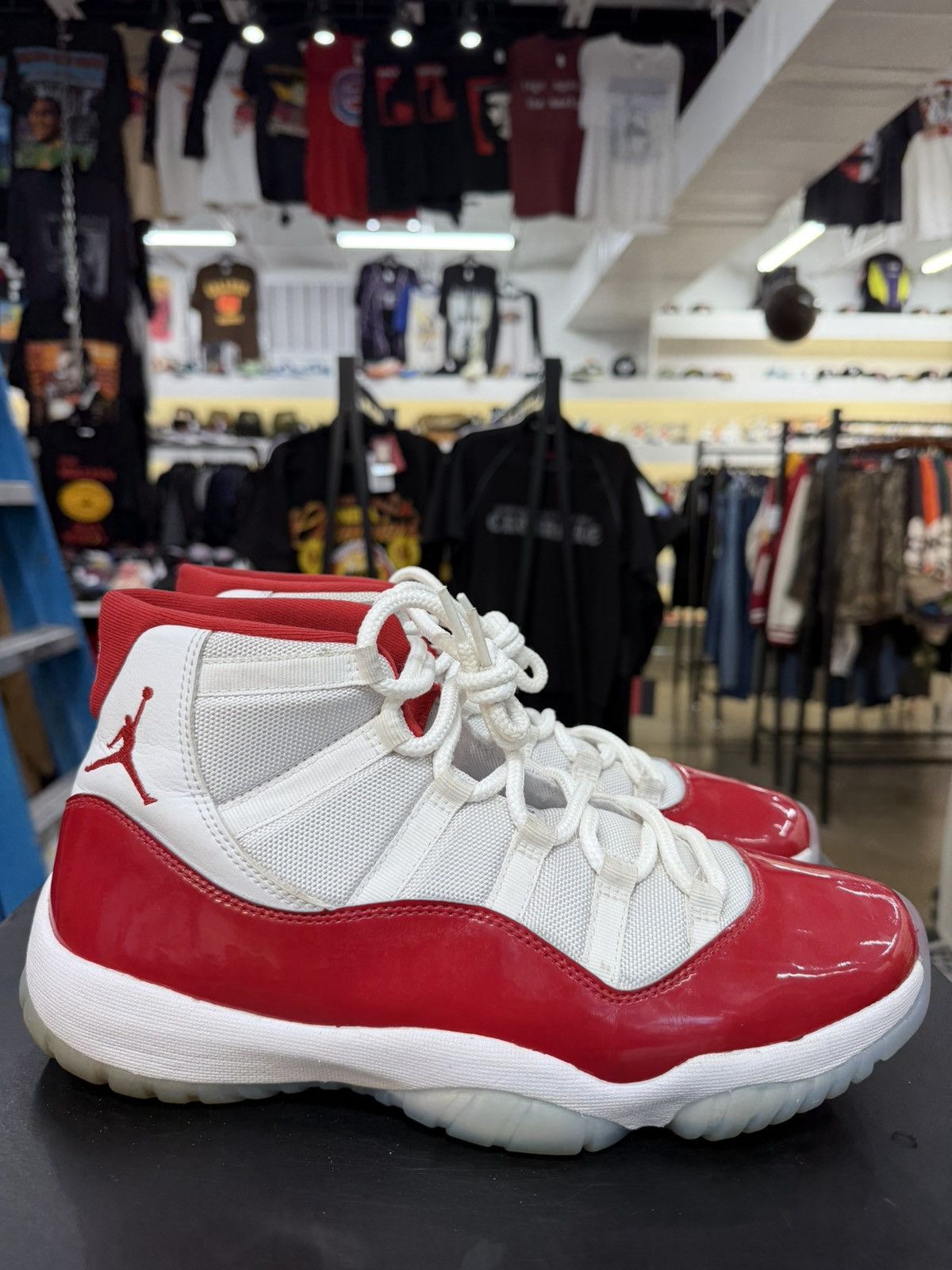 Jordan Brand Air Jordan 11 Cherry Size 11 (2022) Size US 11 / EU 44 - 6 Thumbnail