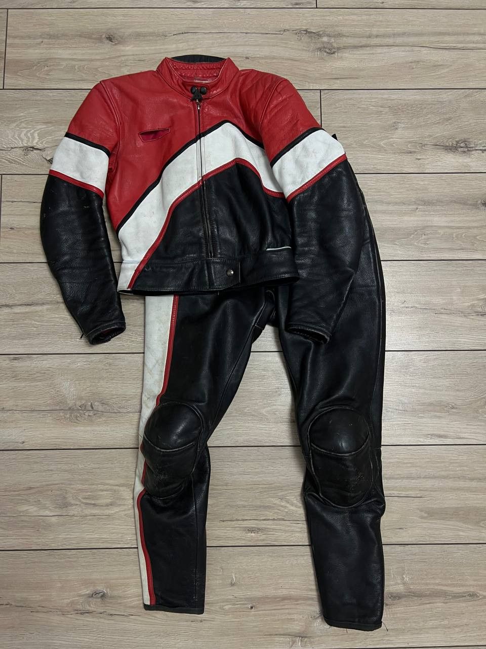 Dainese Dainese Vintage 2 piece Leather Suit Motorcycle EUR 44 Size US S / EU 44-46 / 1 - 5 Thumbnail