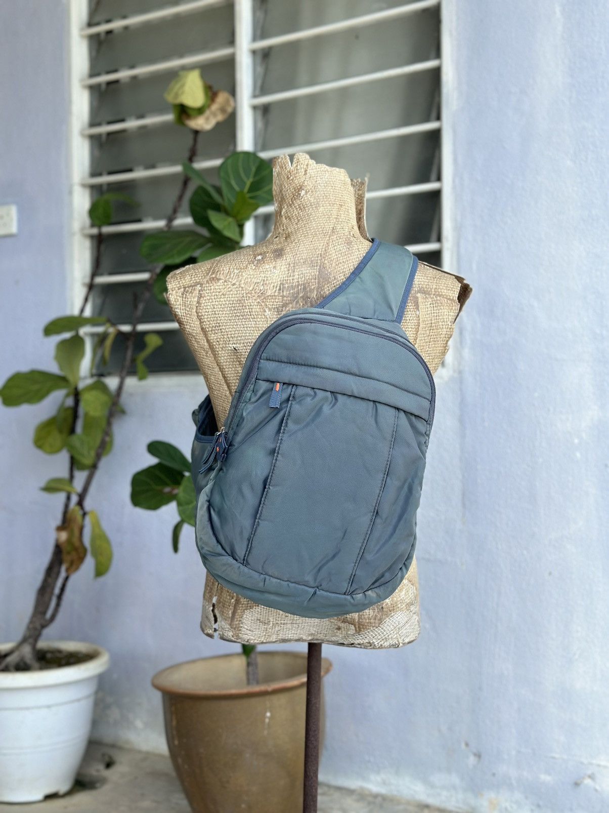 Uniqlo Y2K Sun Fade Crossbody Bag in Blue, Men's