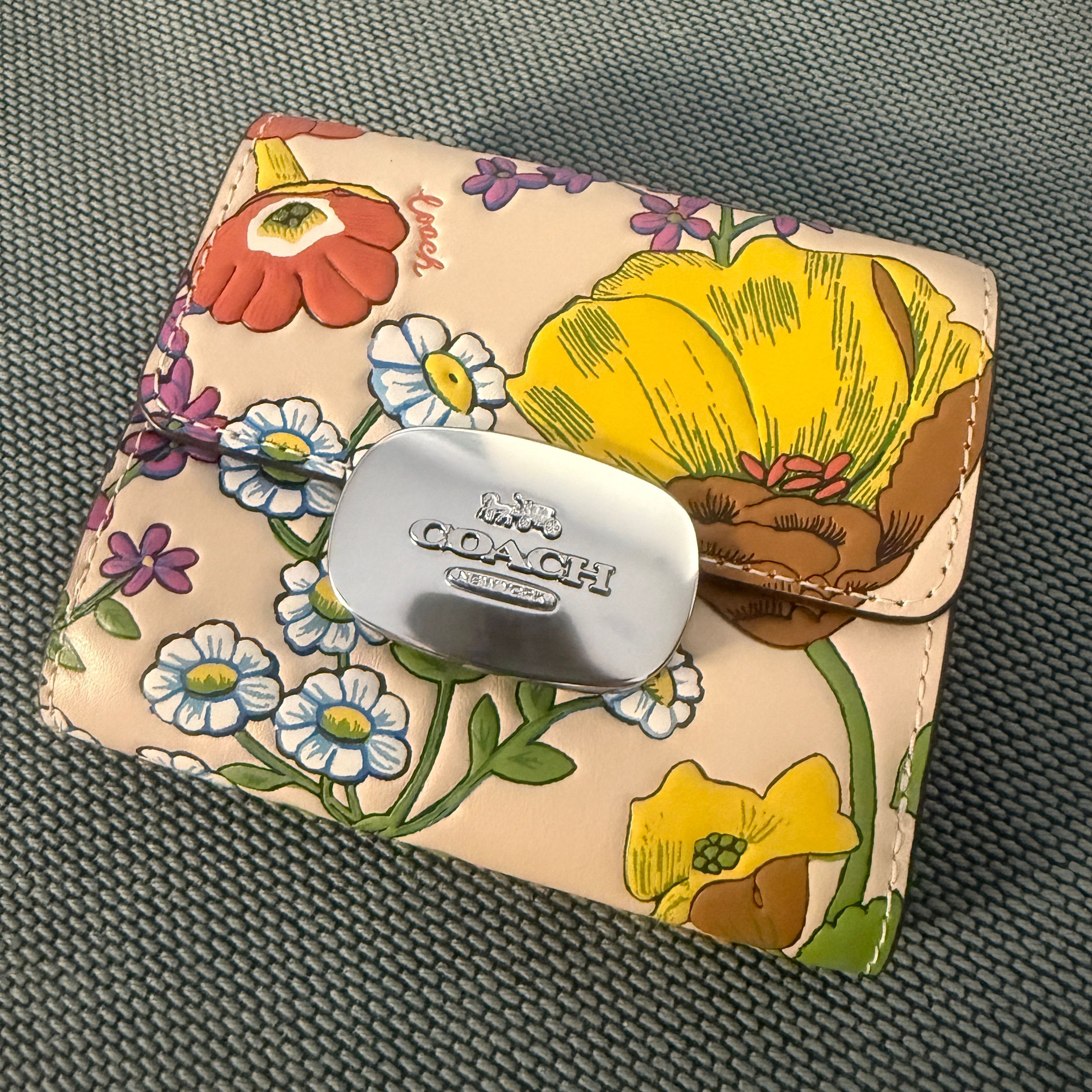 coach Eliza Small Wallet With Floral Print cr397