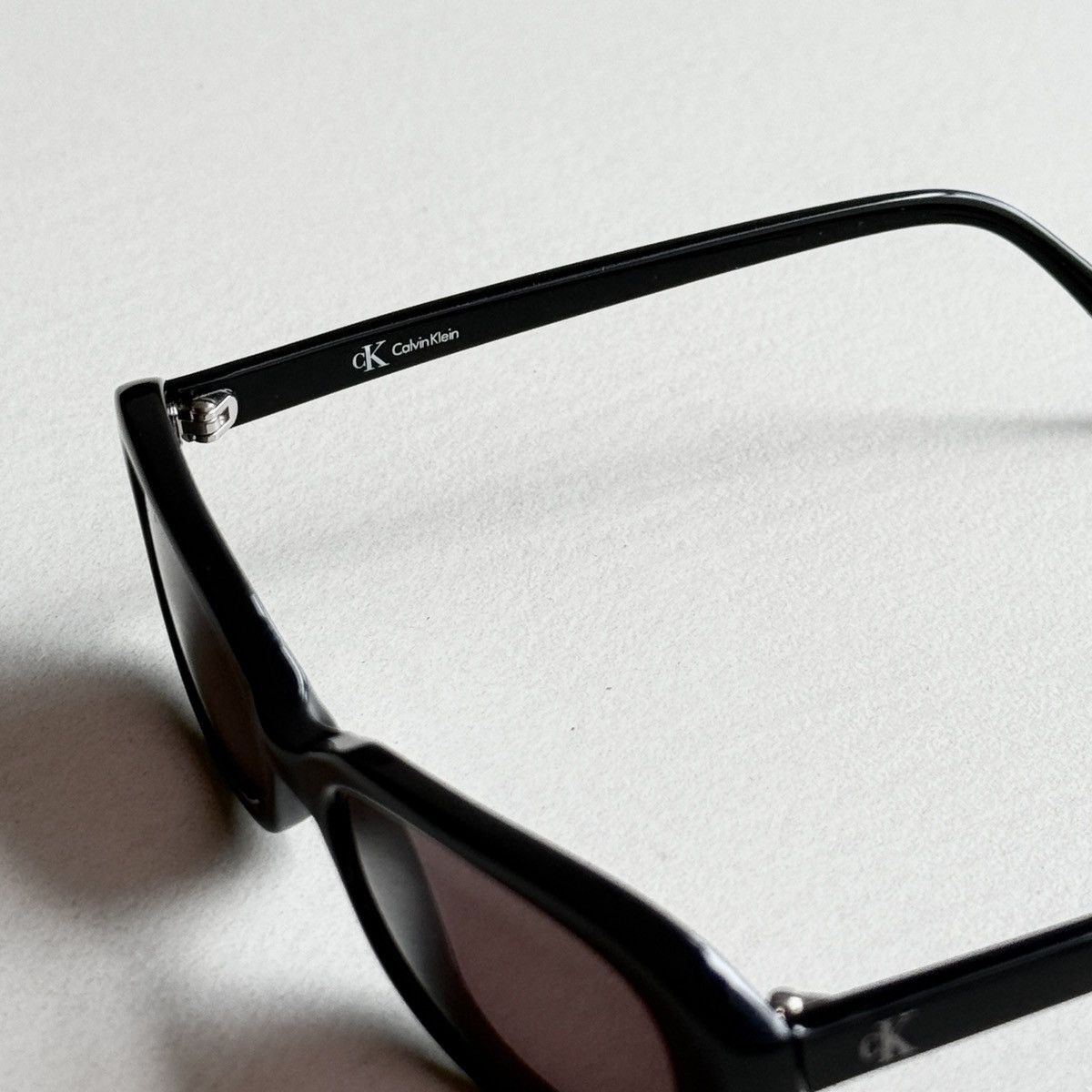 Calvin Klein Vintage Calvin Klein Sunglasses Size ONE SIZE - 4 Thumbnail