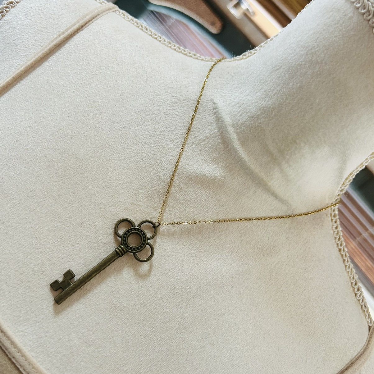 Vintage Vintage brass skeleton key on chain necklace Size ONE SIZE - 1 Thumbnail