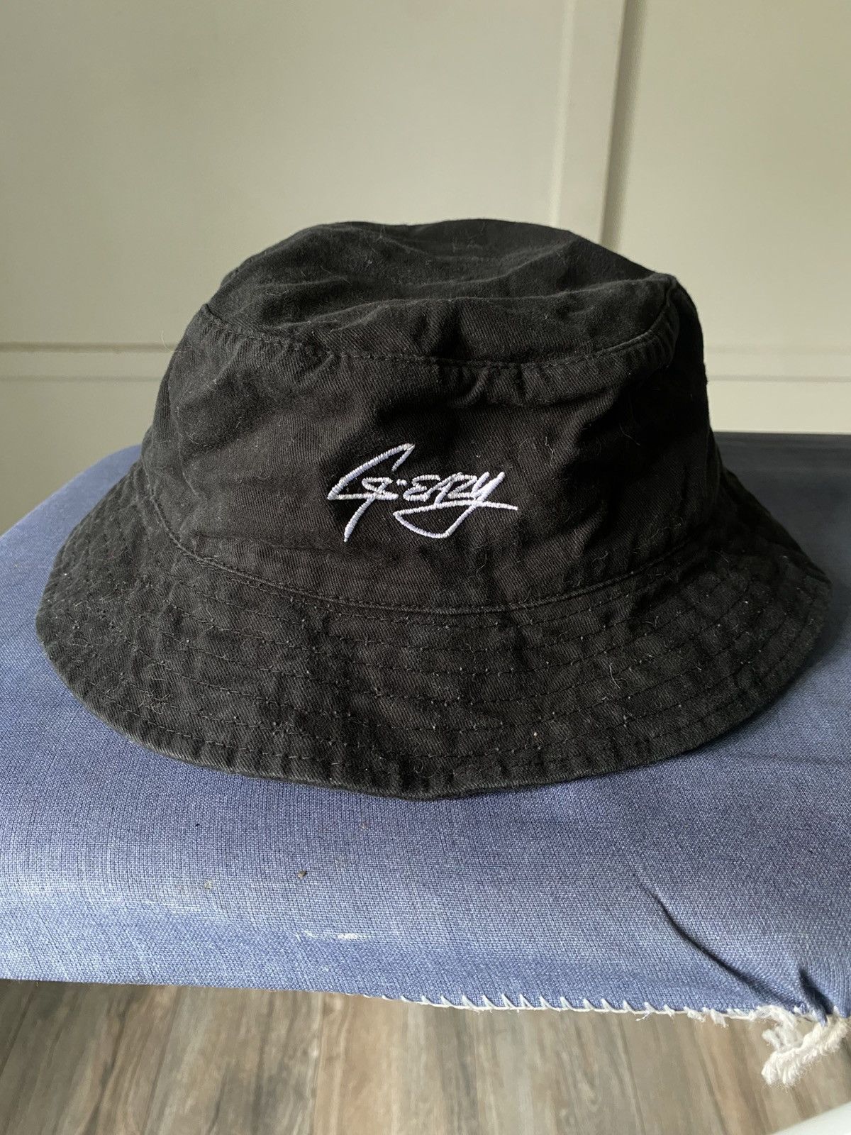 G-Eazy × Rap Tees G-EAZY LOGO BUCKET HAT Size US XL / EU 56 / 4 - 1 Thumbnail