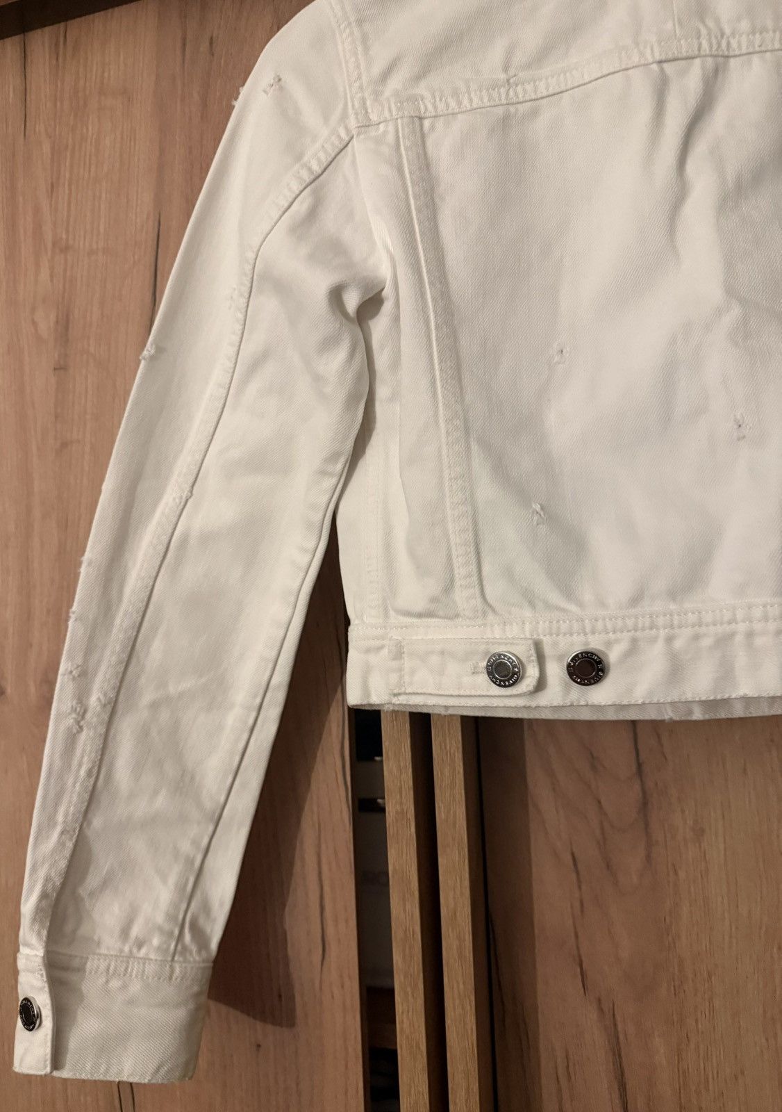 Givenchy Givenchy white cropped destroy denim jacket - S/36(FR) Size XS / US 0-2 / IT 36-38 - 16 Thumbnail