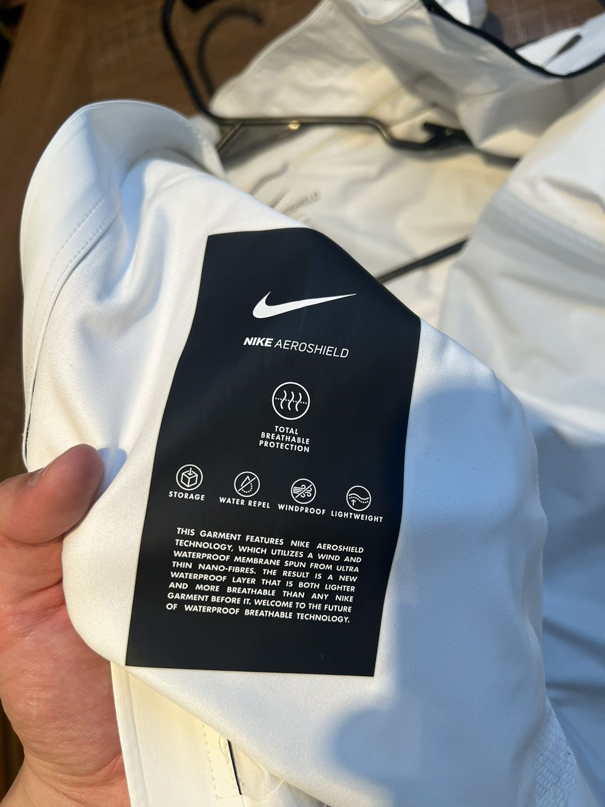 Nike Nike Aeroshield Run Jacket With Hood Size Medium White Size US M / EU 48-50 / 2 - 8 Thumbnail