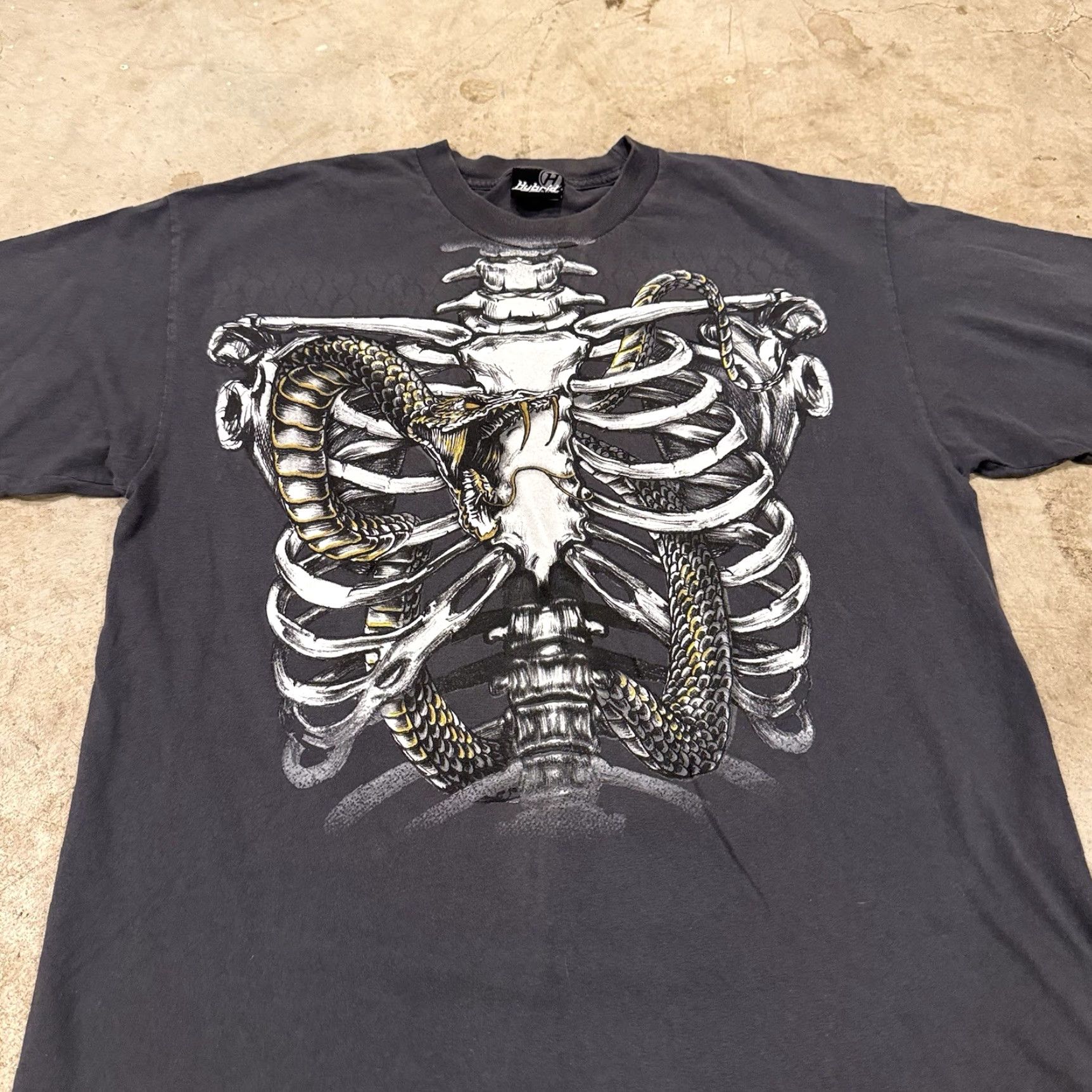 Vintage VINTAGE Y2K Streetwear Mens L Faded Skeleton Snake T-Shirt Size US L / EU 52-54 / 3 - 5 Thumbnail