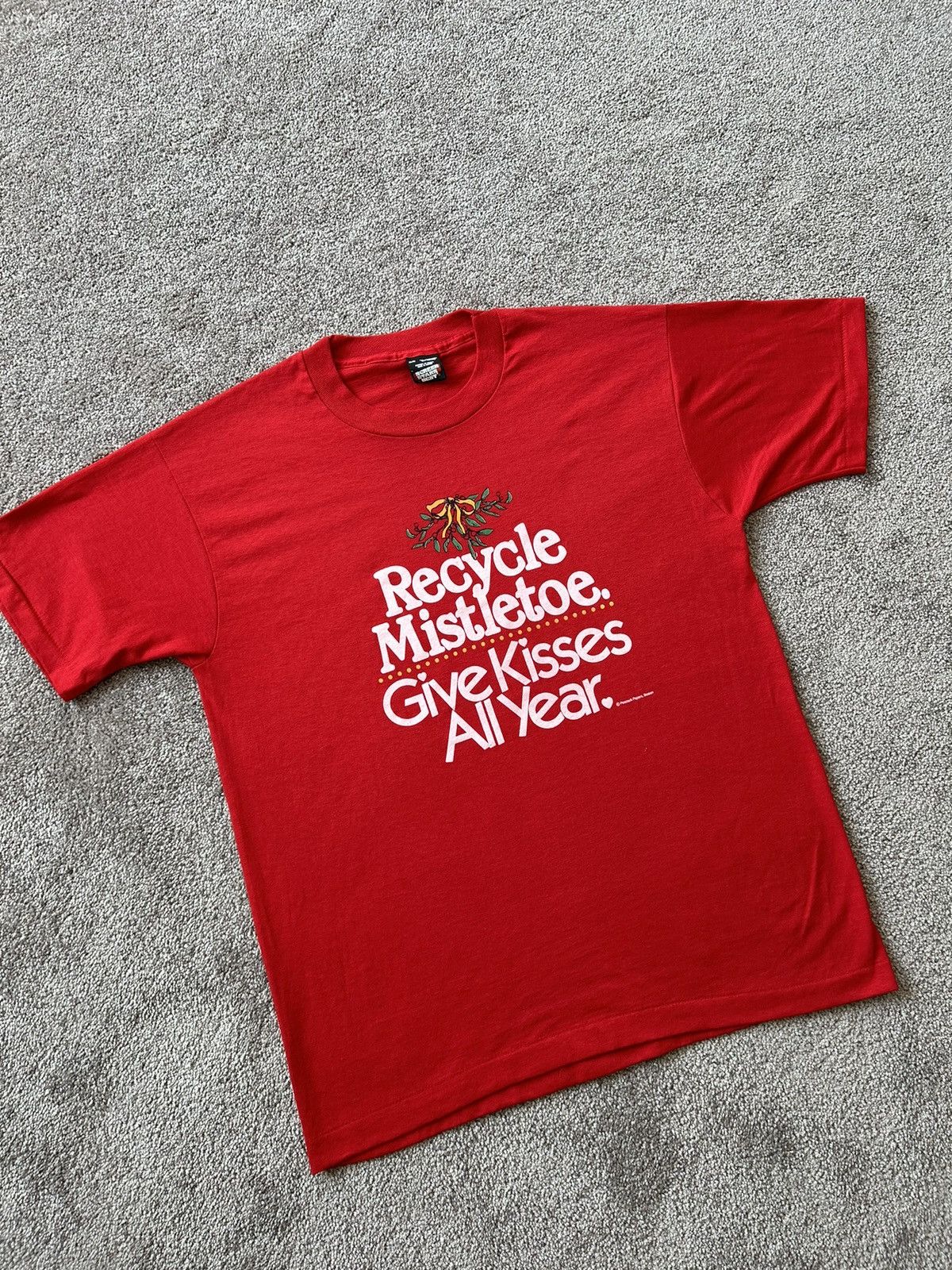 Vintage Recycle Mistletoe Give Kisses All Year Single Stitch Tee Size US XL / EU 56 / 4 - 2 Thumbnail