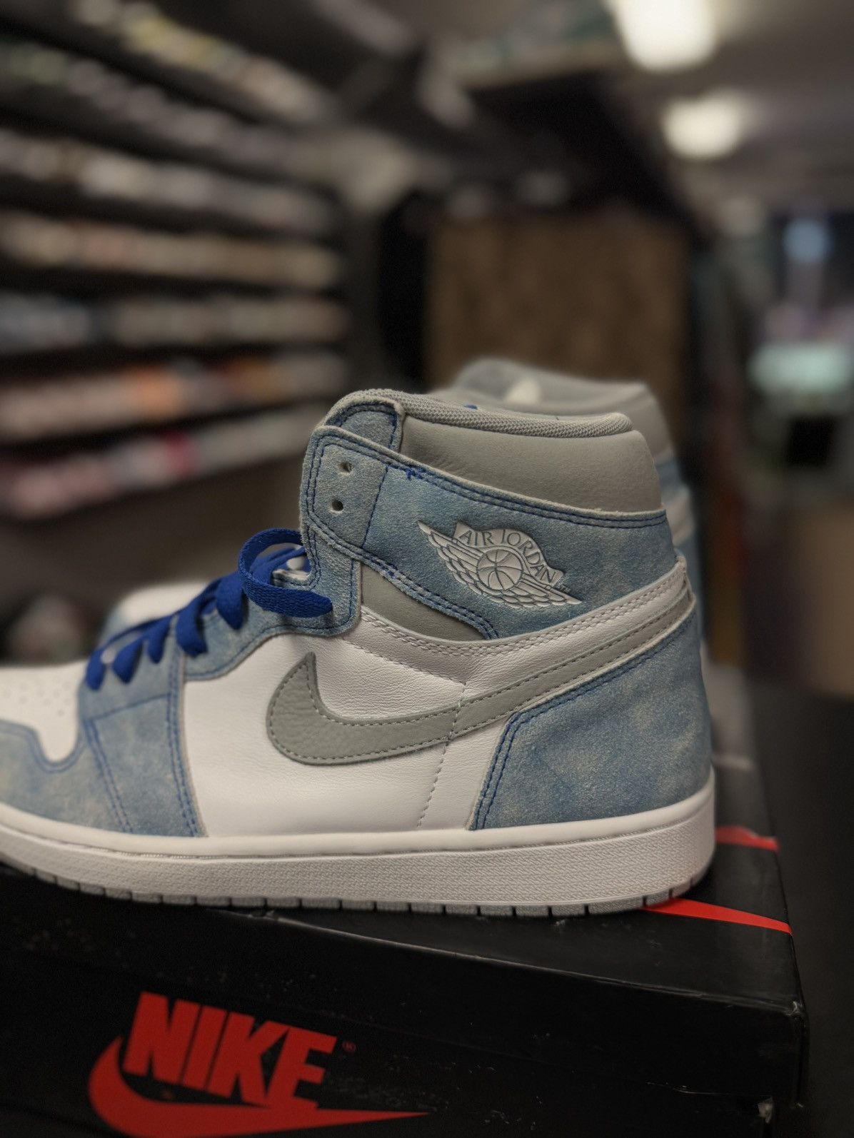 Jordan Brand × Nike Jordan 1 Hyper Royal Blue Size 12 W/ BOX (555088-402) Size US 12 / EU 45 - 6 Thumbnail