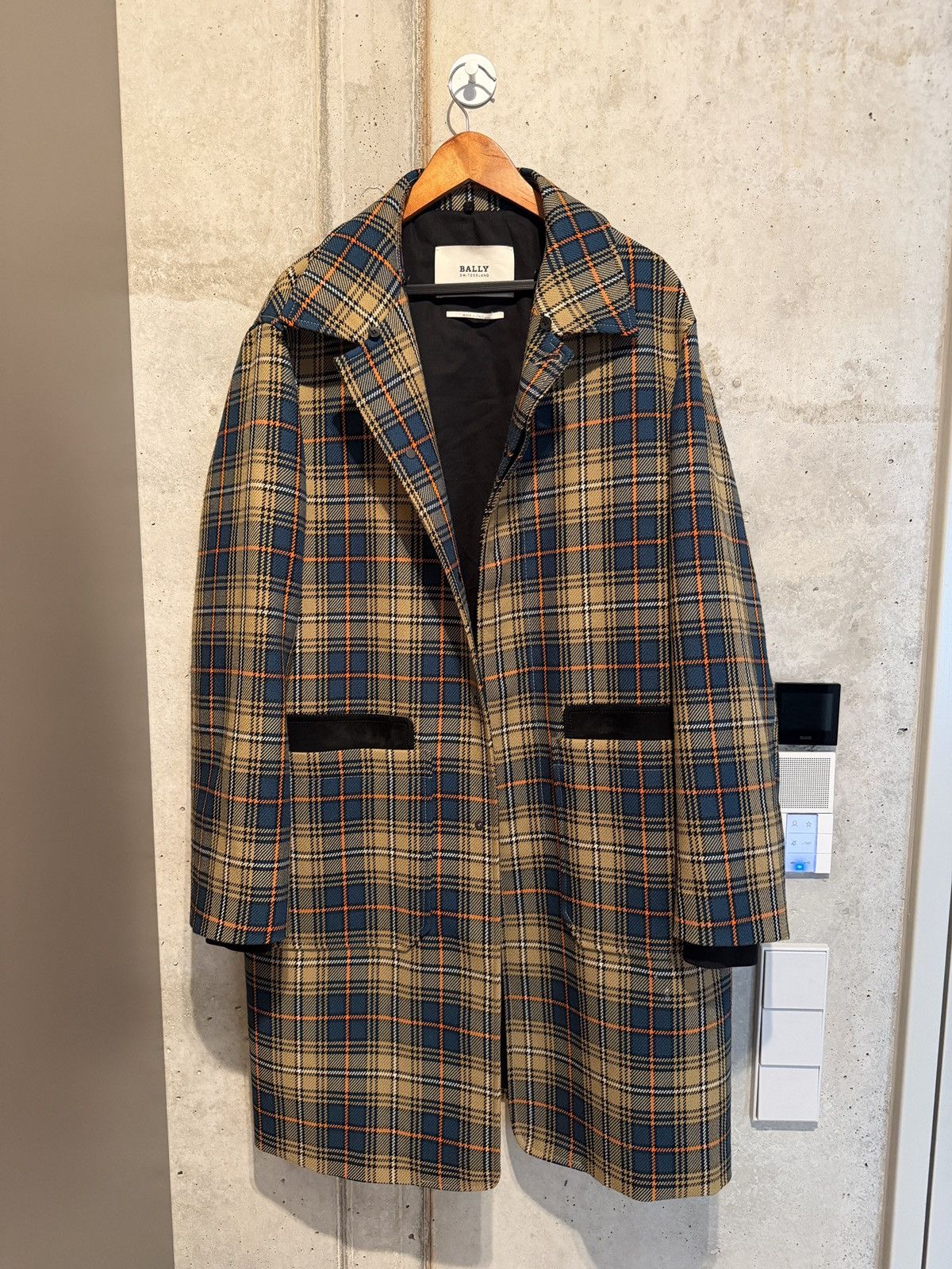 Bally Bally Plaid Trench Coat with Fleece collar Size US L / EU 52-54 / 3 - 3 Thumbnail