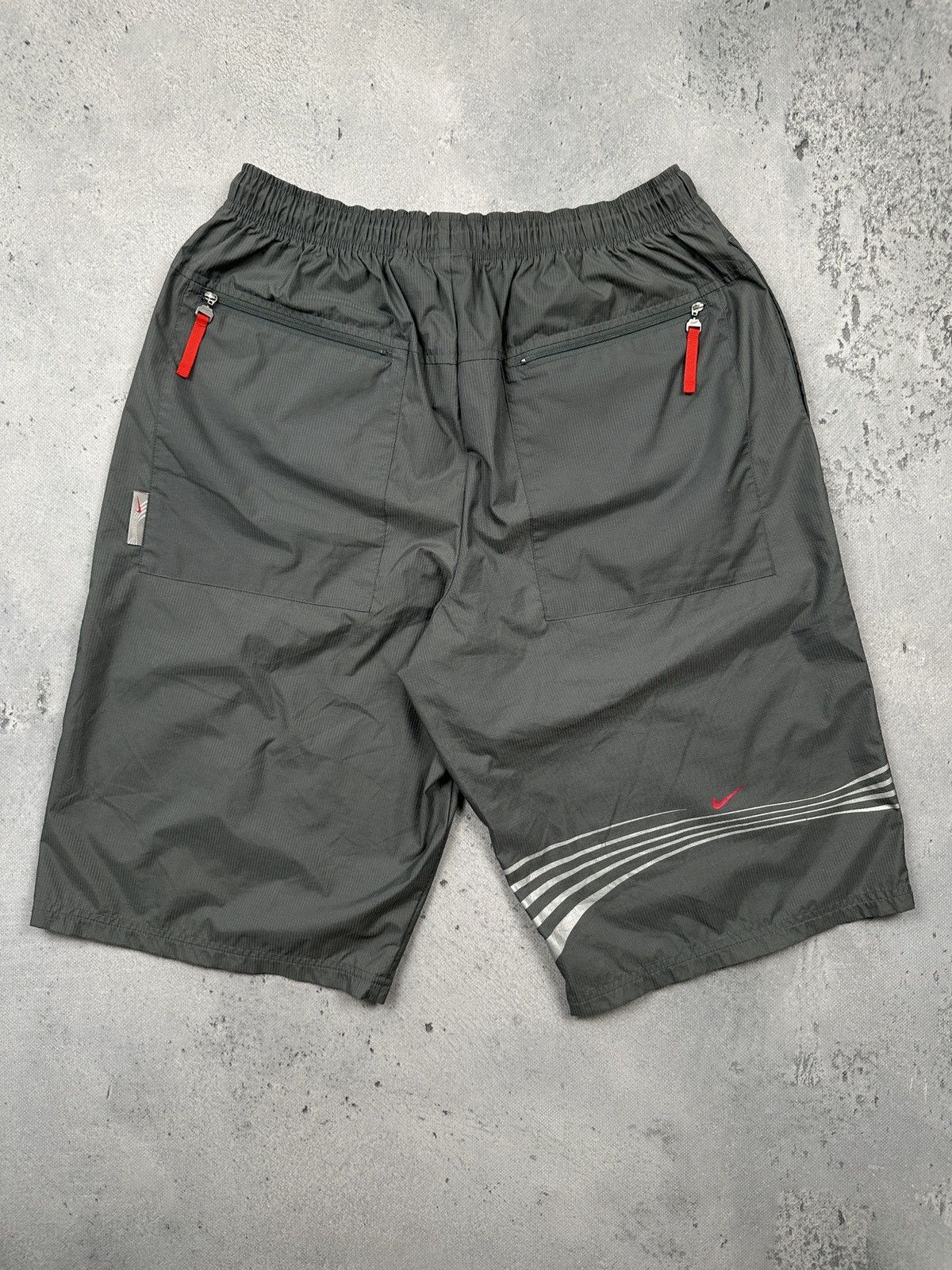 Nike Vintage Nike Ripstop Nylon Shorts TN Gray Red Swoosh 90s Y2K Size US 34 / EU 50 - 2 Thumbnail