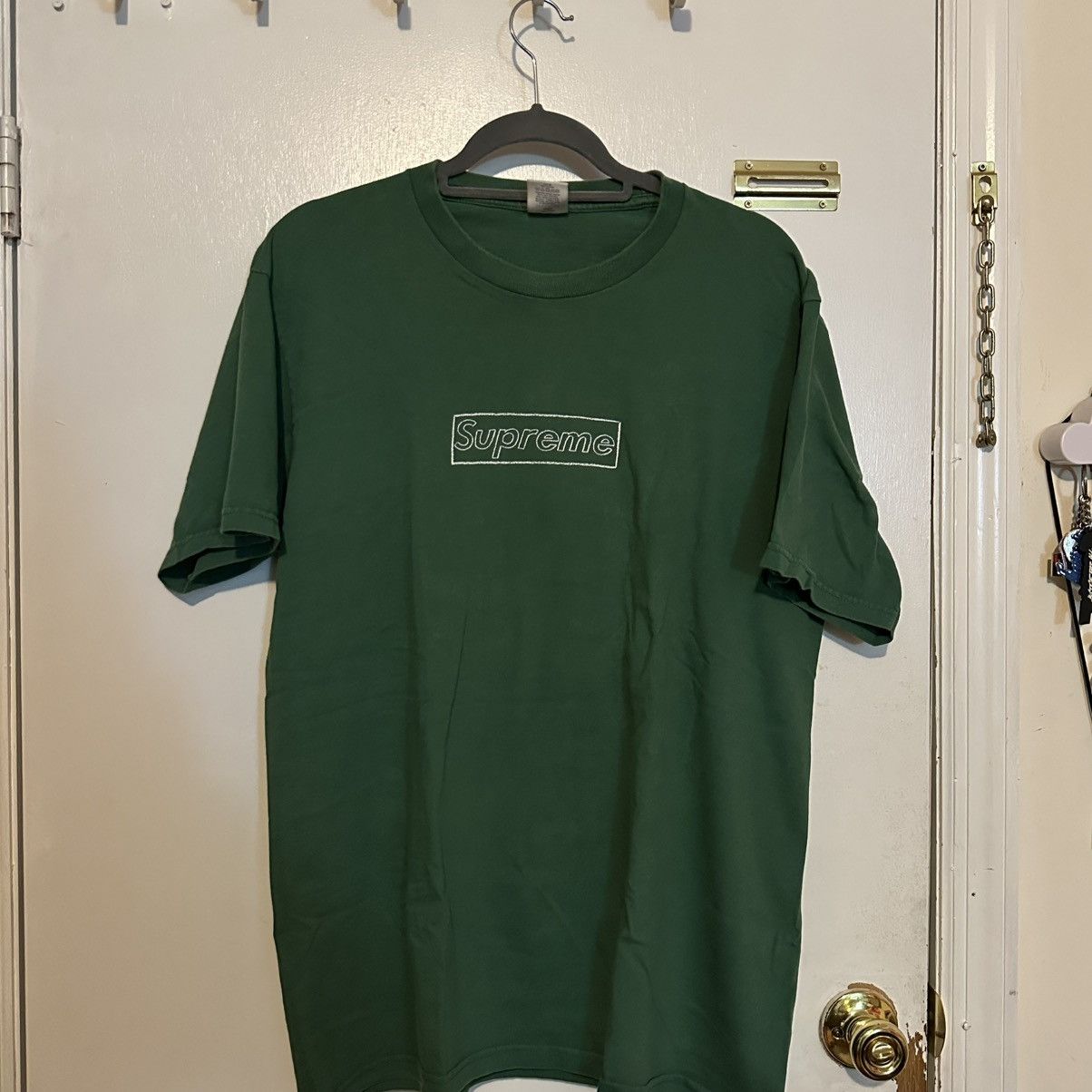 Kaws × Supreme Supreme Kaws Chalk Logo Tee Size US L / EU 52-54 / 3 - 1 Thumbnail