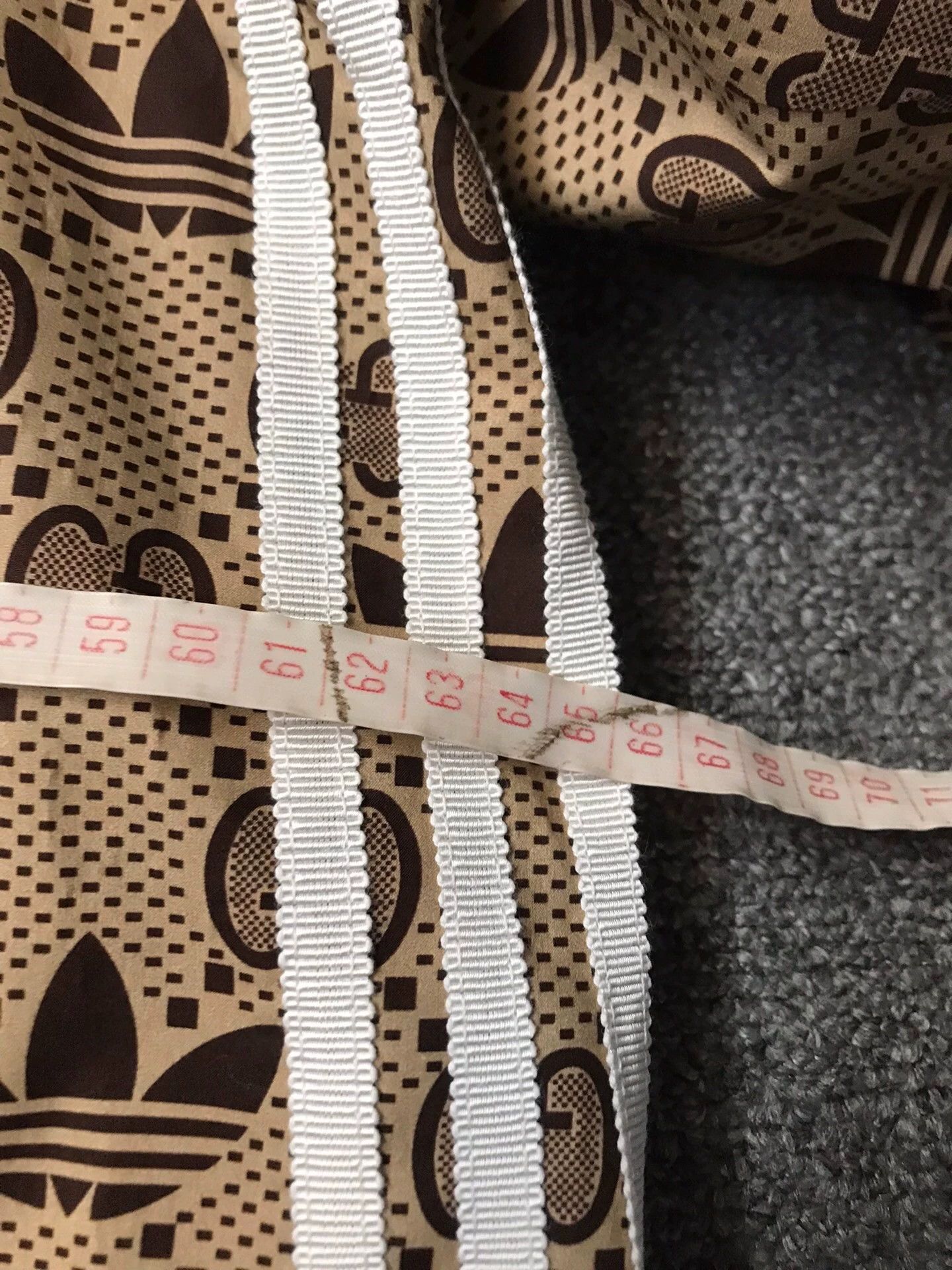 Gucci Gucci x adidas collab full logo coat 48 New Size US M / EU 48-50 / 2 - 7 Thumbnail