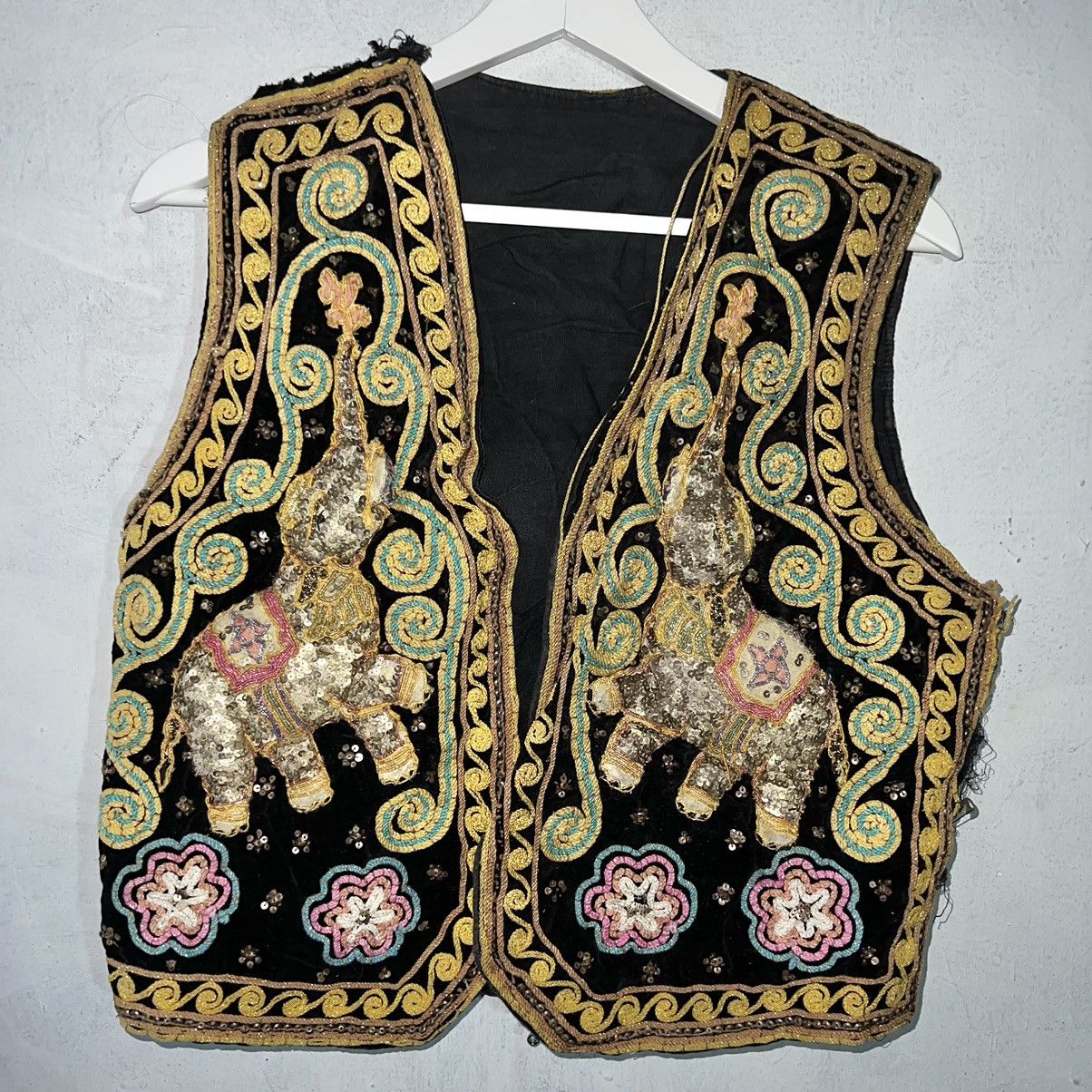 image of 18X20 Vintage Vest India Thailand Elephants in Black, Men's (Size Medium)