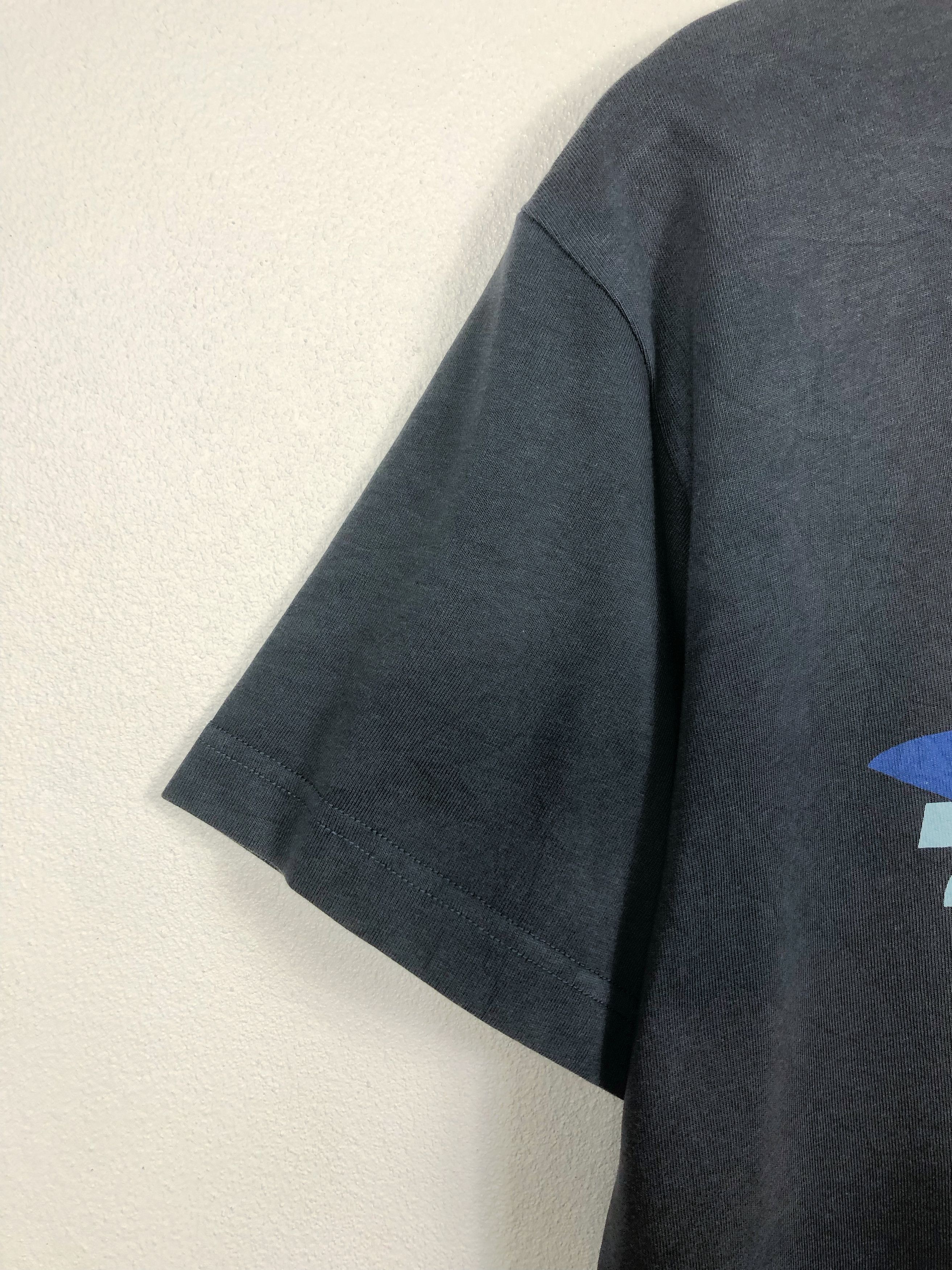 Helly Hansen Rare Vintage Y2K Helly Hansen Big Logo Spellout Tee Size US M / EU 48-50 / 2 - 5 Thumbnail