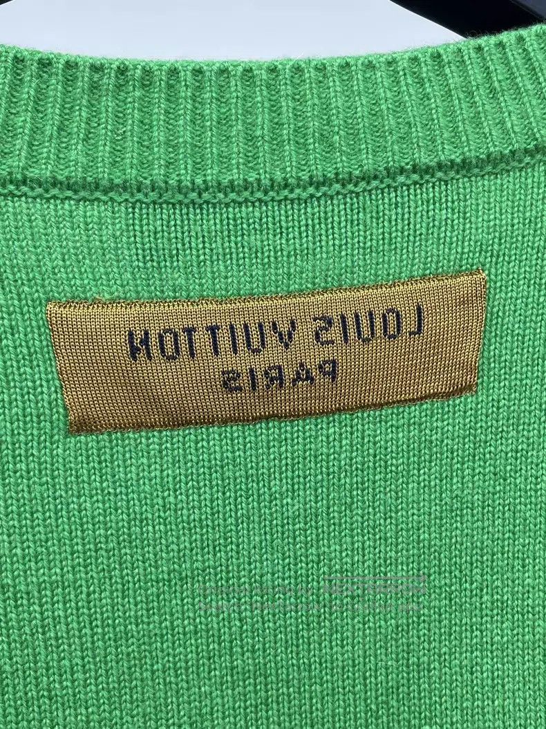 Louis Vuitton Louis Vuitton 23 Green Letter Cuff Cashmere Sweater Size US L / EU 52-54 / 3 - 3 Thumbnail