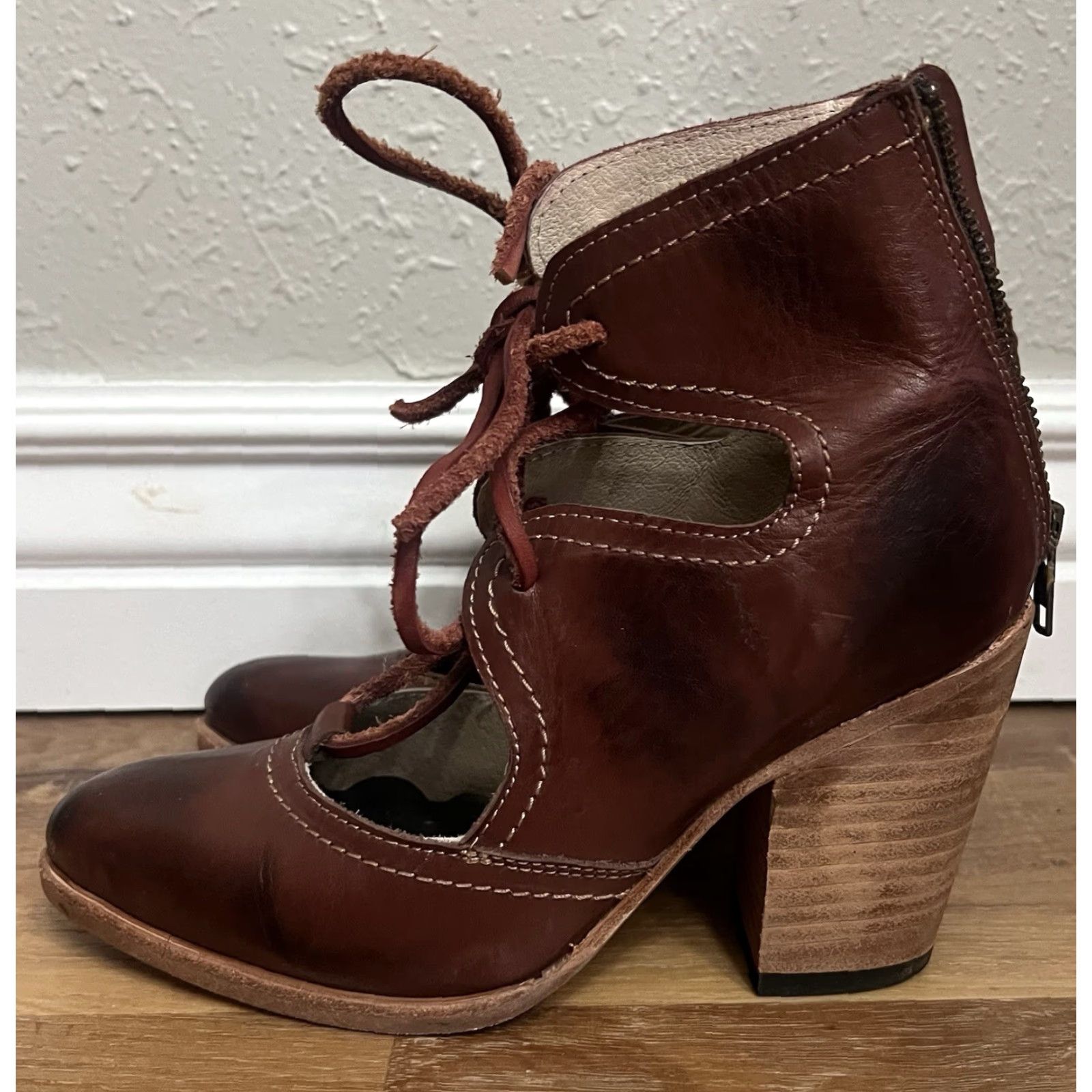 FREEBIRD Freebird By Steven Bootie Womens 7 Red Distressed Suede Leather Insole Block Heel EUC Size US 7 / IT 37 - 4 Thumbnail