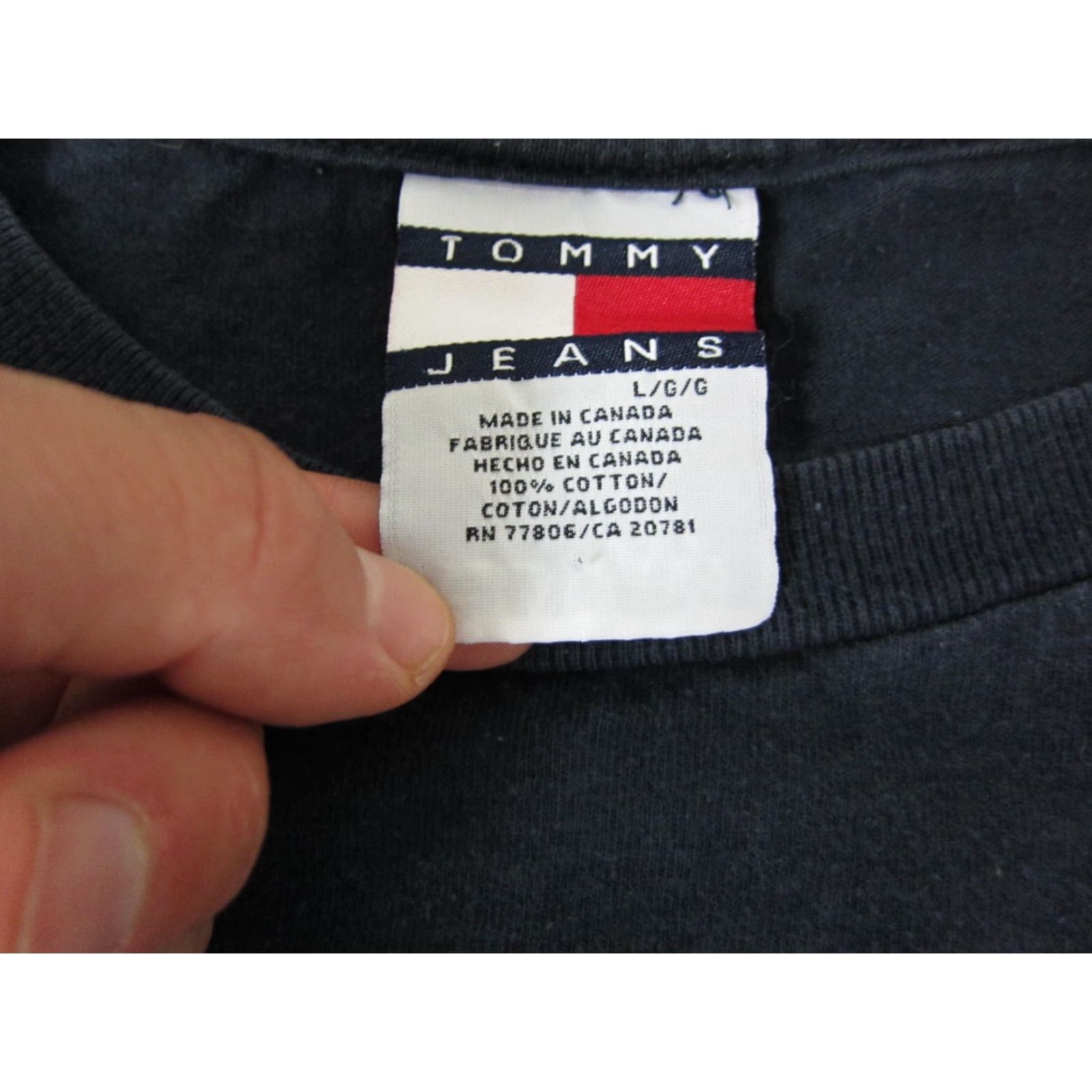 Tommy Hilfiger VINTAGE Tommy Hilfiger Shirt Mens L Blue 90s Canada Cotton Casual T-Shirt Size US L / EU 52-54 / 3 - 7 Thumbnail