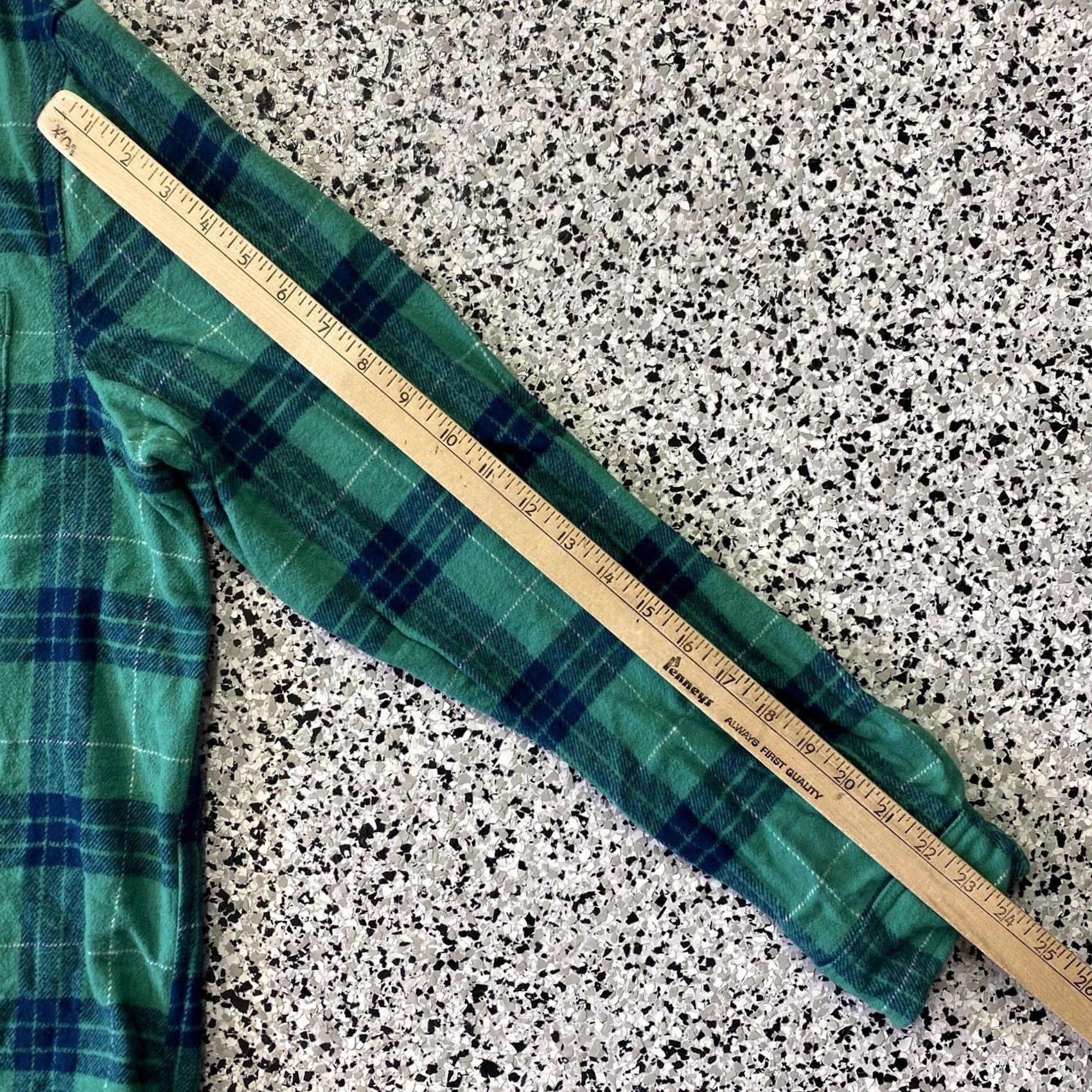 Disney Disney Goofy Flannel Shirt Mens Large Green Plaid Button-Front Outdoor Shirt Size US L / EU 52-54 / 3 - 3 Thumbnail