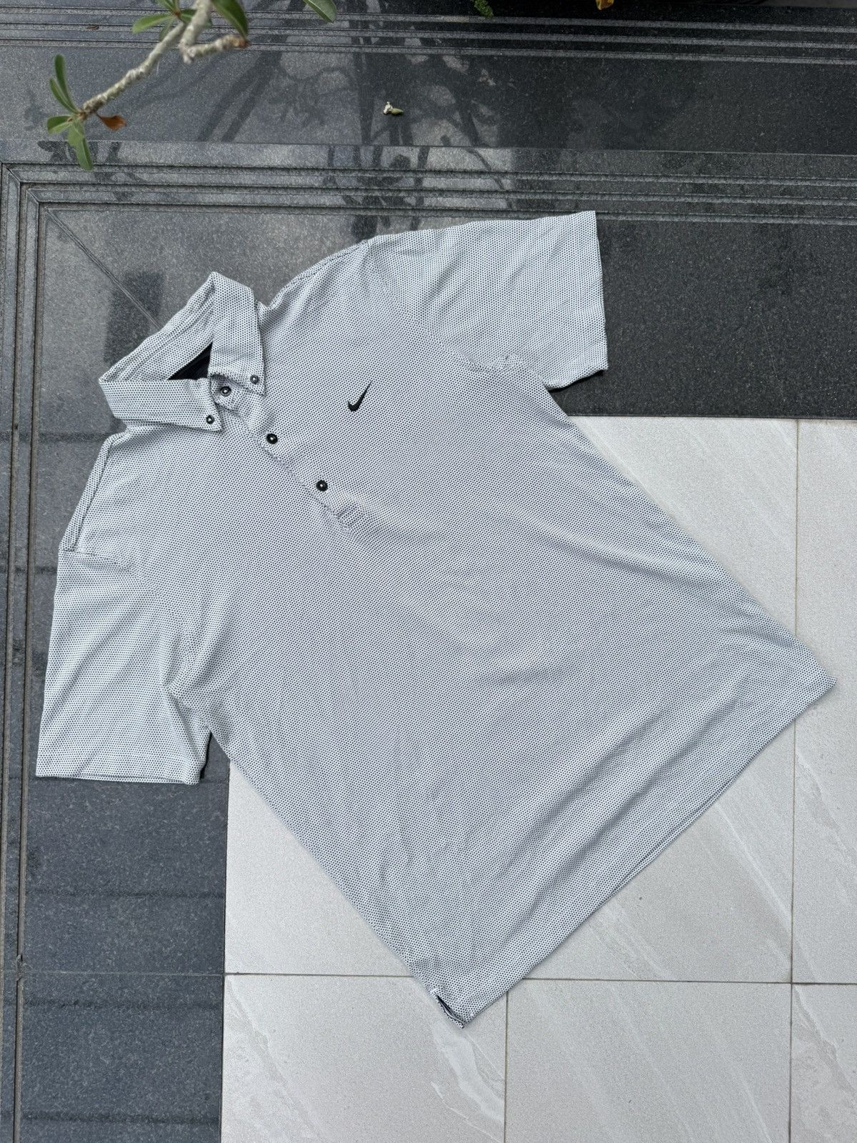 Nike 90’s NIKE SWOOSH RARE LOGO Y2K RETRO VINTAGE POLO TSHIRT Size US L / EU 52-54 / 3 - 1 Thumbnail