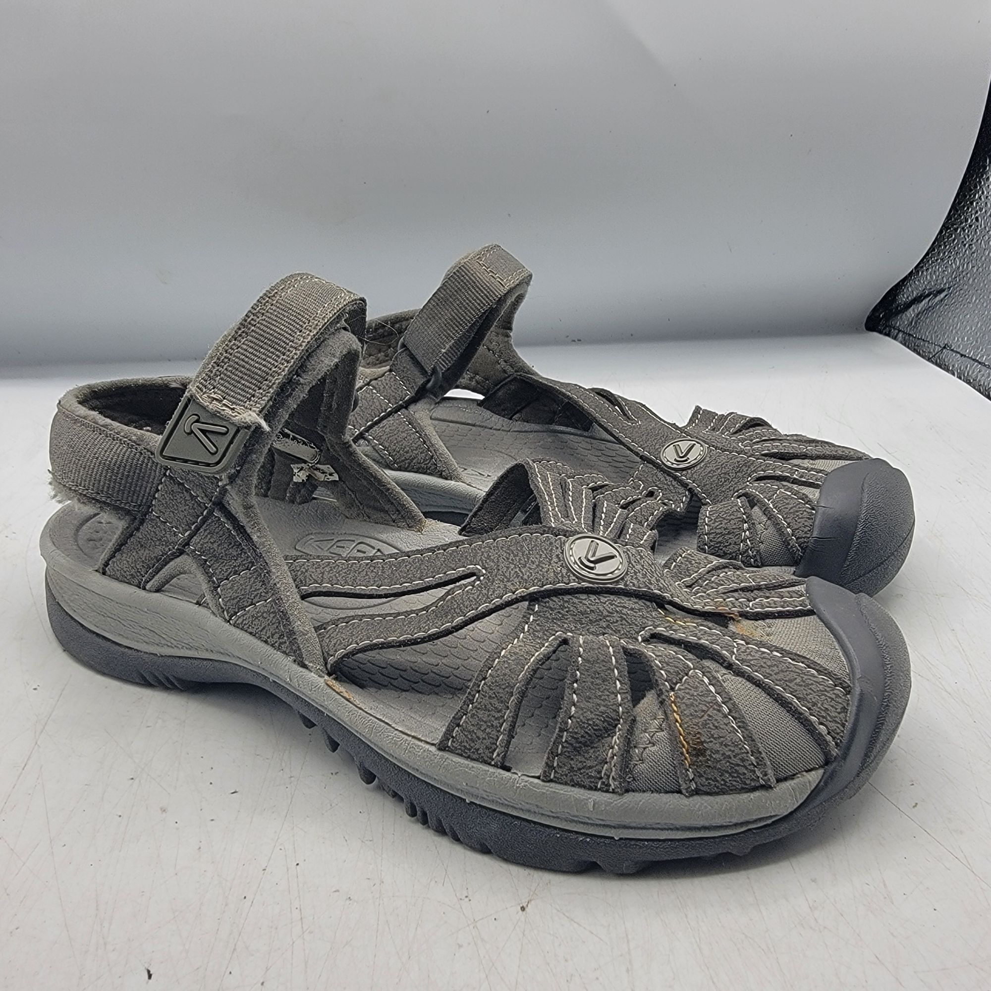 KEEN Keen Rose Womens Size 5 Gray Sandals Closed Toe Casual Walki Size US 5 / IT 35 - 1 Thumbnail