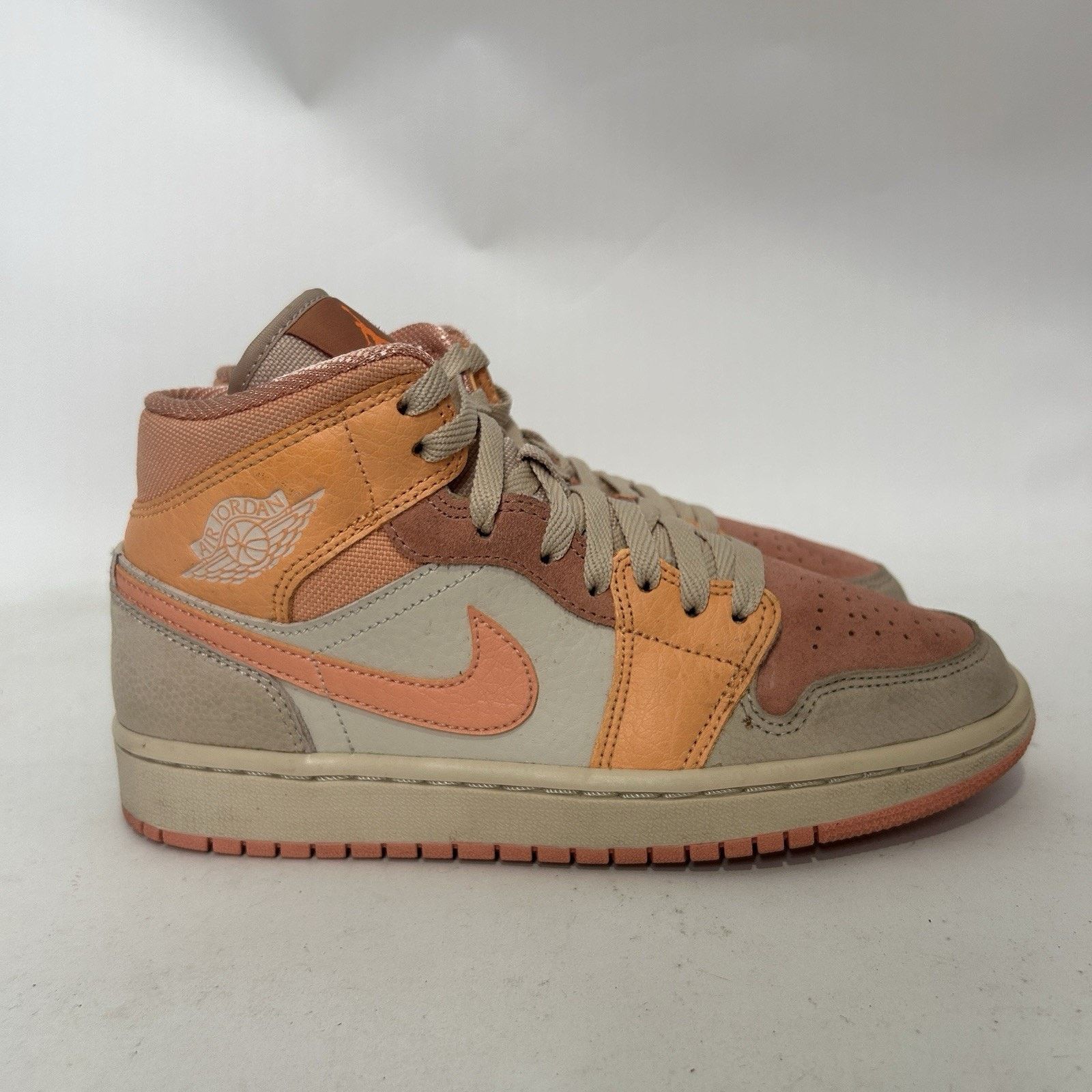 Jordan Brand Nike Air Jordan 1 Retro Mid WMNS “Apricot Orange” DH4270-800 Size US 7.5 / IT 37.5 - 4 Thumbnail