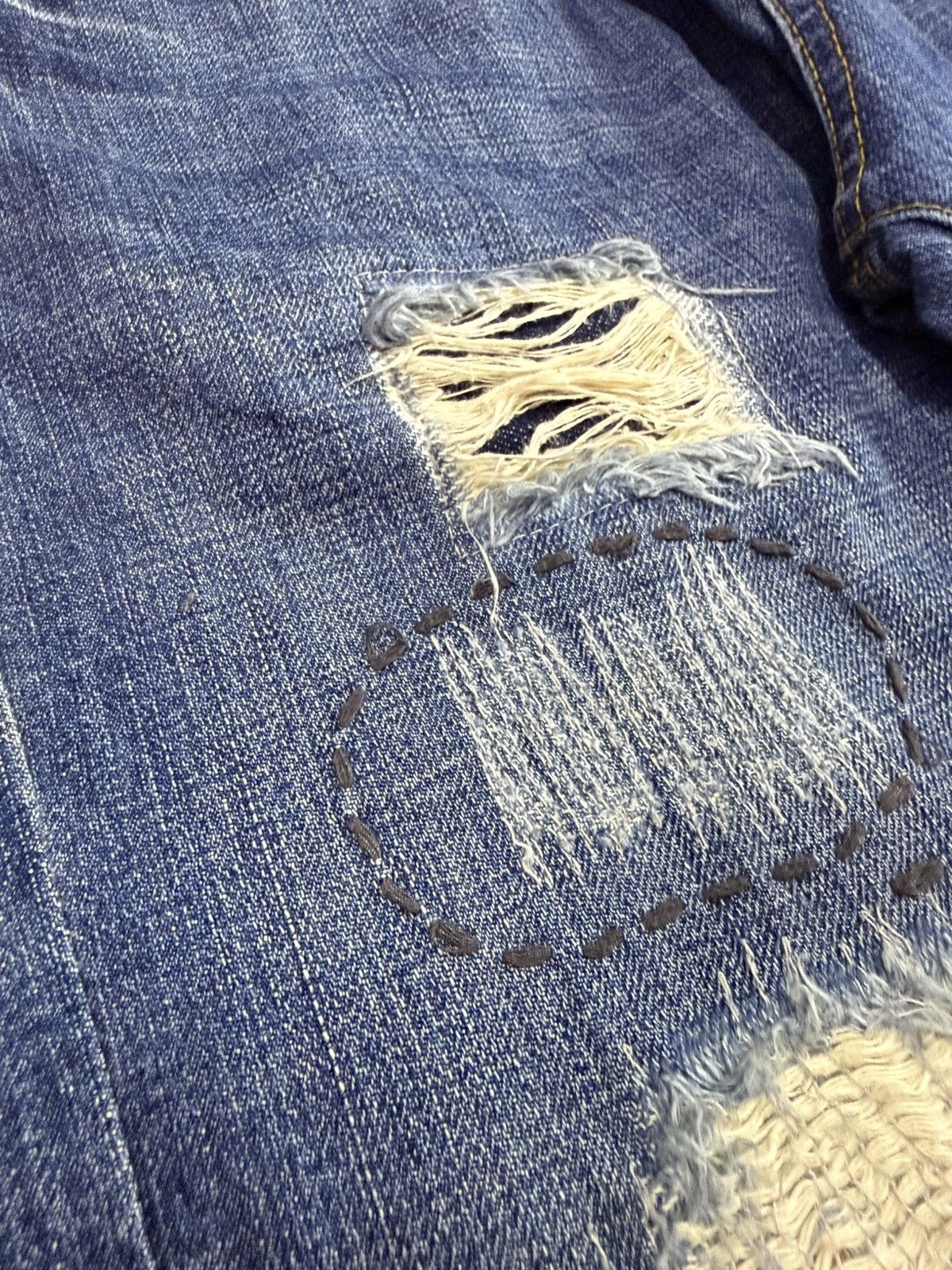 Edwin × Le Grande Bleu (L.G.B.) Gerenimo Japan Feathers Native Embroidered Distressed Jeans Size US 32 / EU 48 - 17 Thumbnail