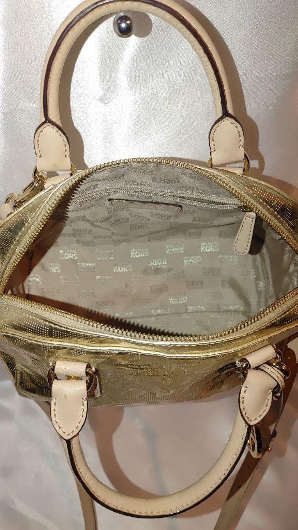 Michael Kors Michael Kors Metallic Patent Leather Signature Crossbody Size ONE SIZE - 6 Thumbnail