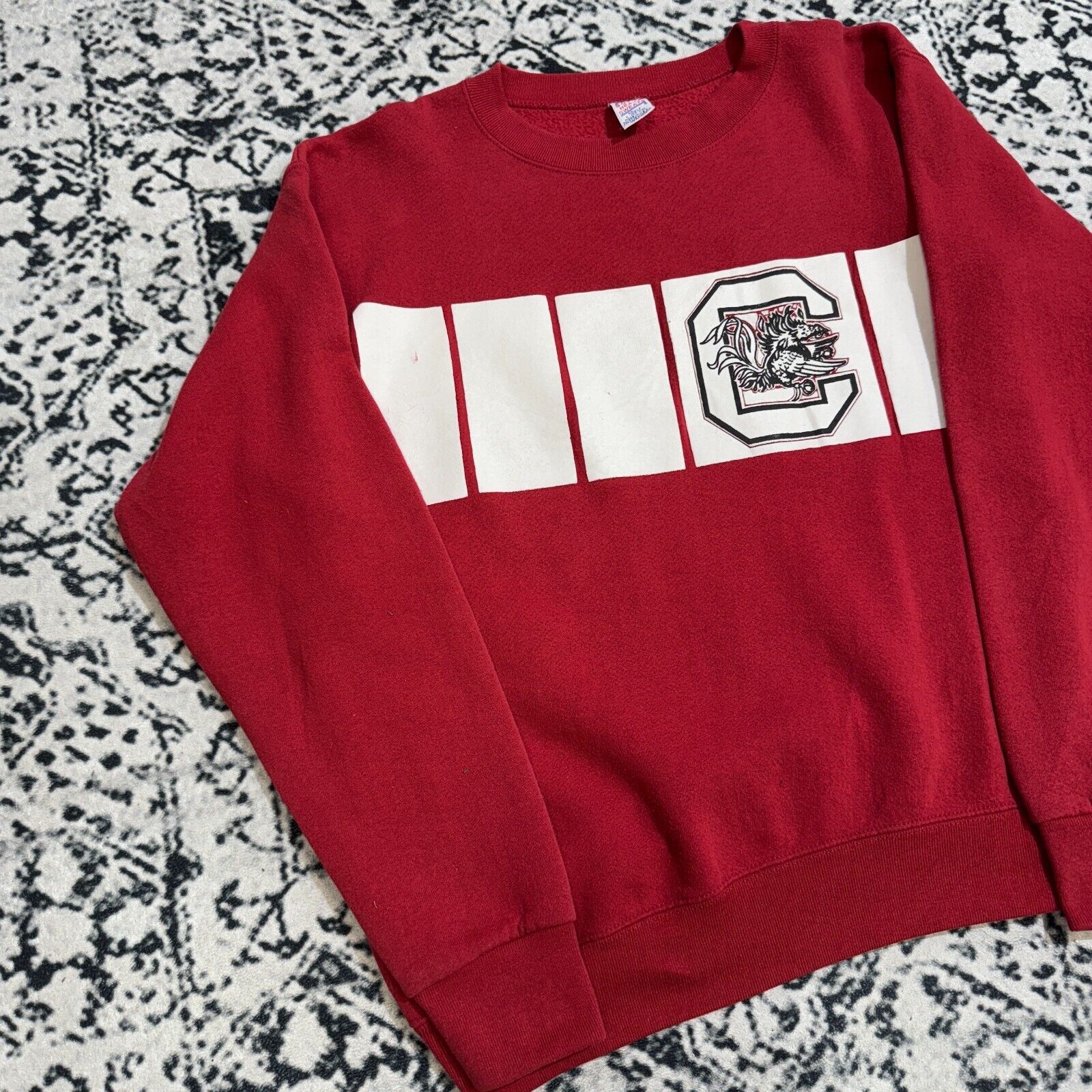 Vintage Vintage Unisex Red White Cotton Crewneck Size L Made in USA Size US L / EU 52-54 / 3 - 4 Thumbnail