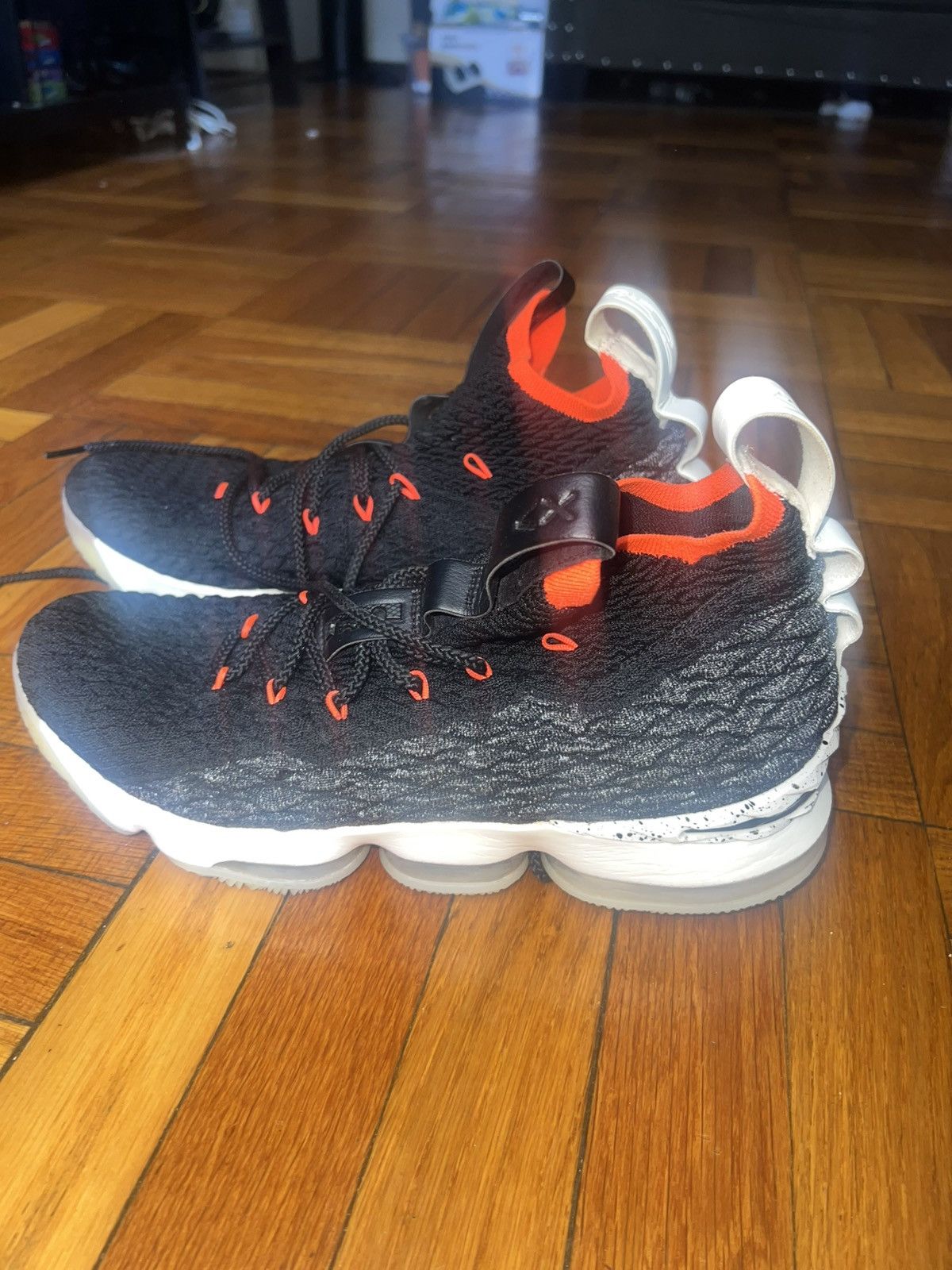 Nike Nike LeBron 15 “Bright Crimson” Size US 12 / EU 45 - 3 Thumbnail