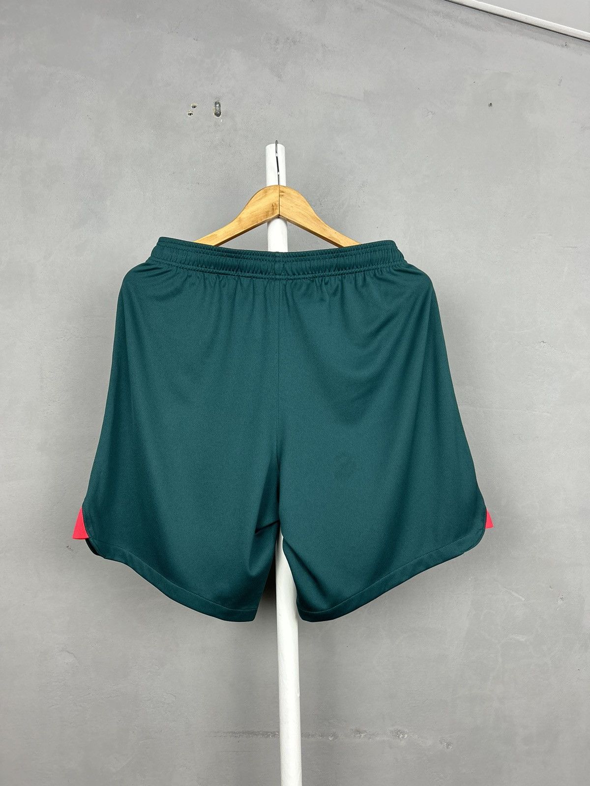 Nike Liverpool Nike 2022-23 Third Shorts Soccer Football jersey Size US 34 / EU 50 - 7 Thumbnail
