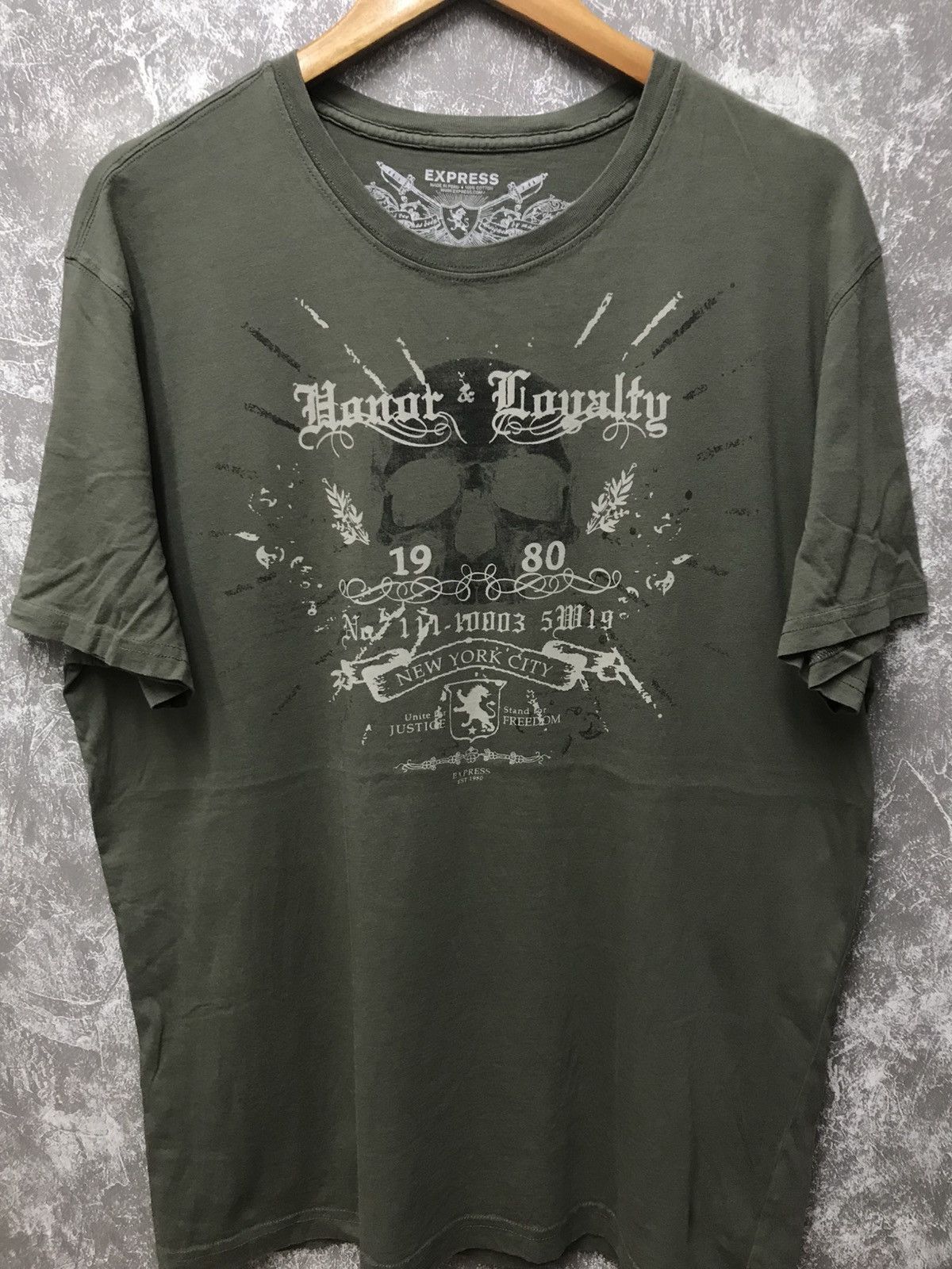 Affliction × Express × Southpole Express Affliction Skull Y2K Graphic Tee Size US XL / EU 56 / 4 - 1 Thumbnail