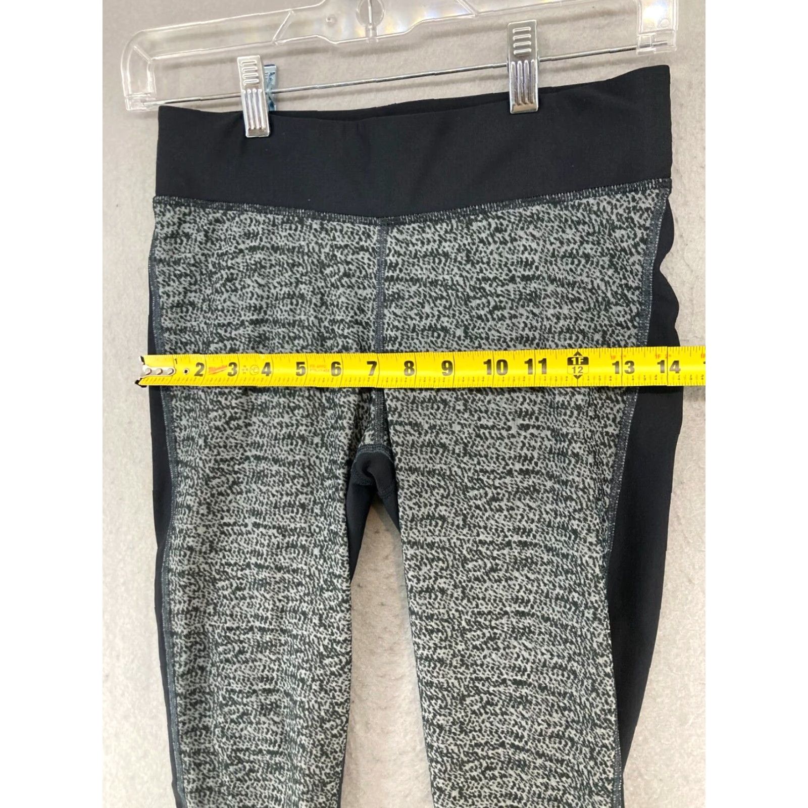 Under Armour Under Armour Pants Women Medium Black Compression Heatgear Athletic Yoga Size 32" / US 10 / IT 46 - 3 Thumbnail