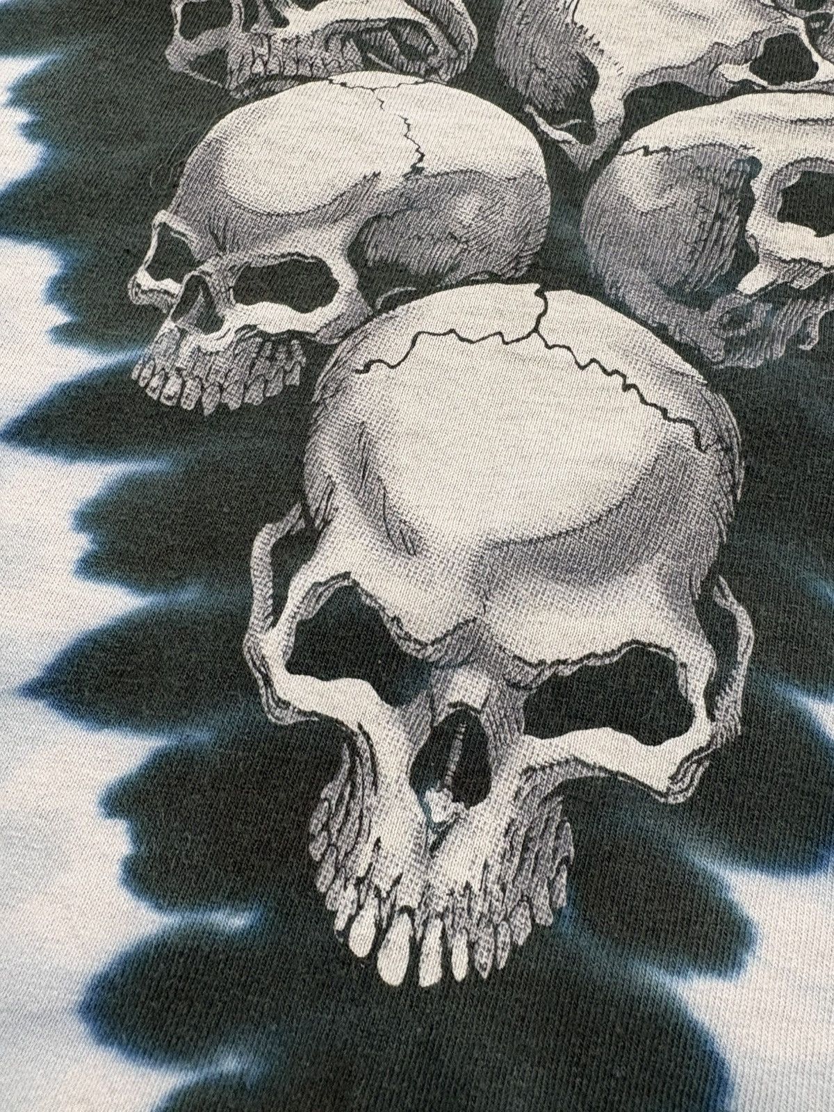 Vintage Vintage 1998 Disney Liquid Blue Skull Tie Dye T Shirt AOP XL Size US XL / EU 56 / 4 - 19 Thumbnail