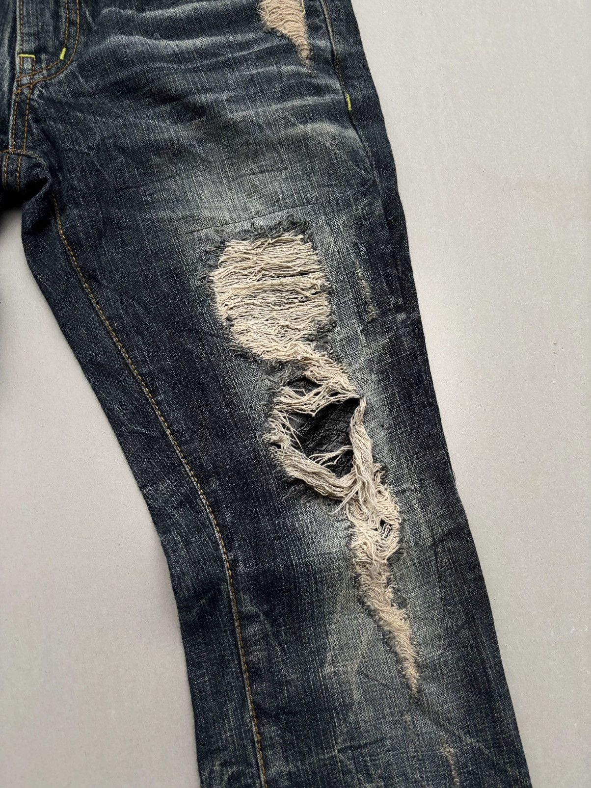 Japanese Brand Maraxia distressed flare jeans Size US 26 / EU 42 - 3 Thumbnail
