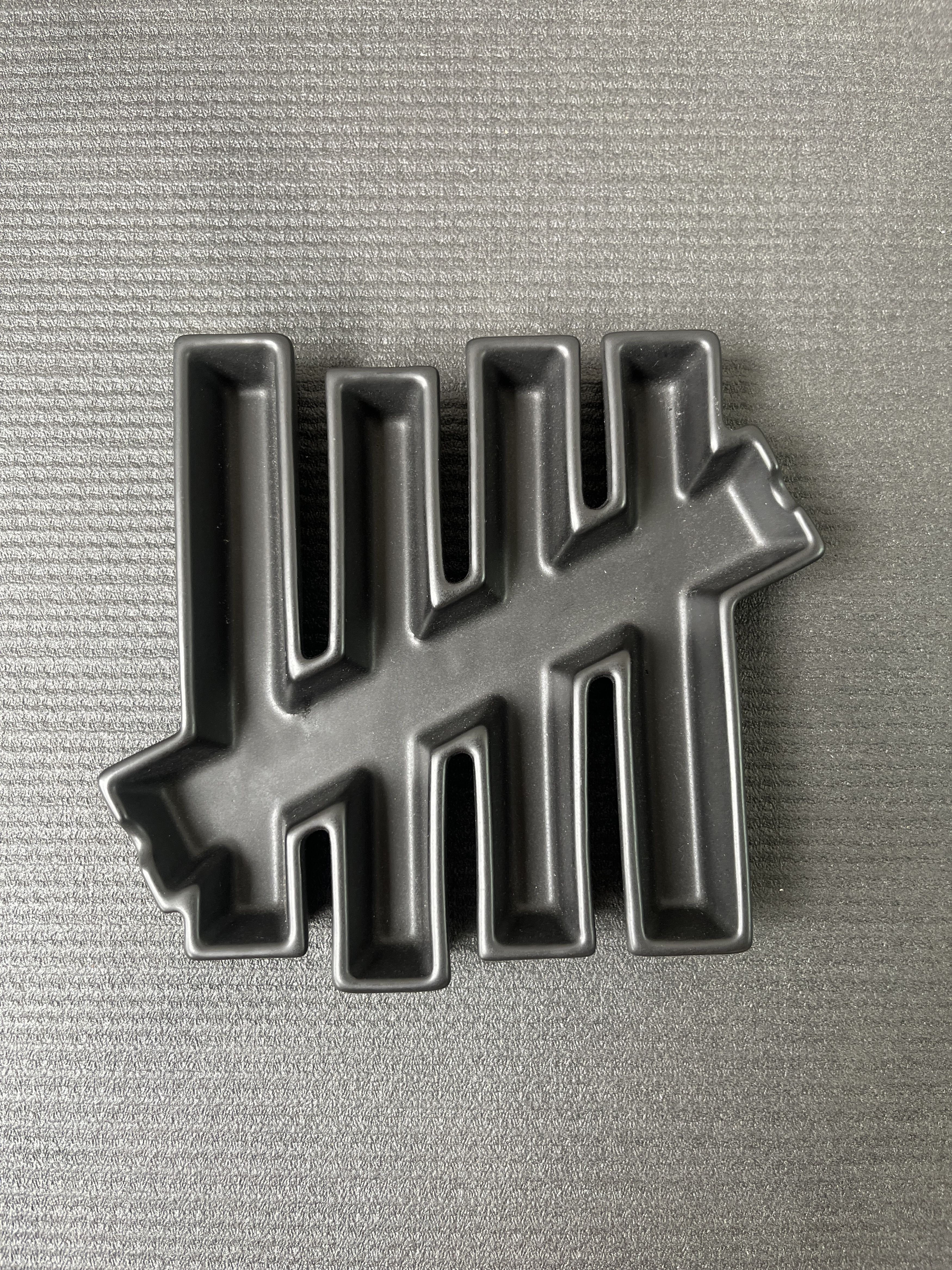 Undefeated Undefeated 5 Strike Logo Ceramic Ashtray Size ONE SIZE - 1 Thumbnail