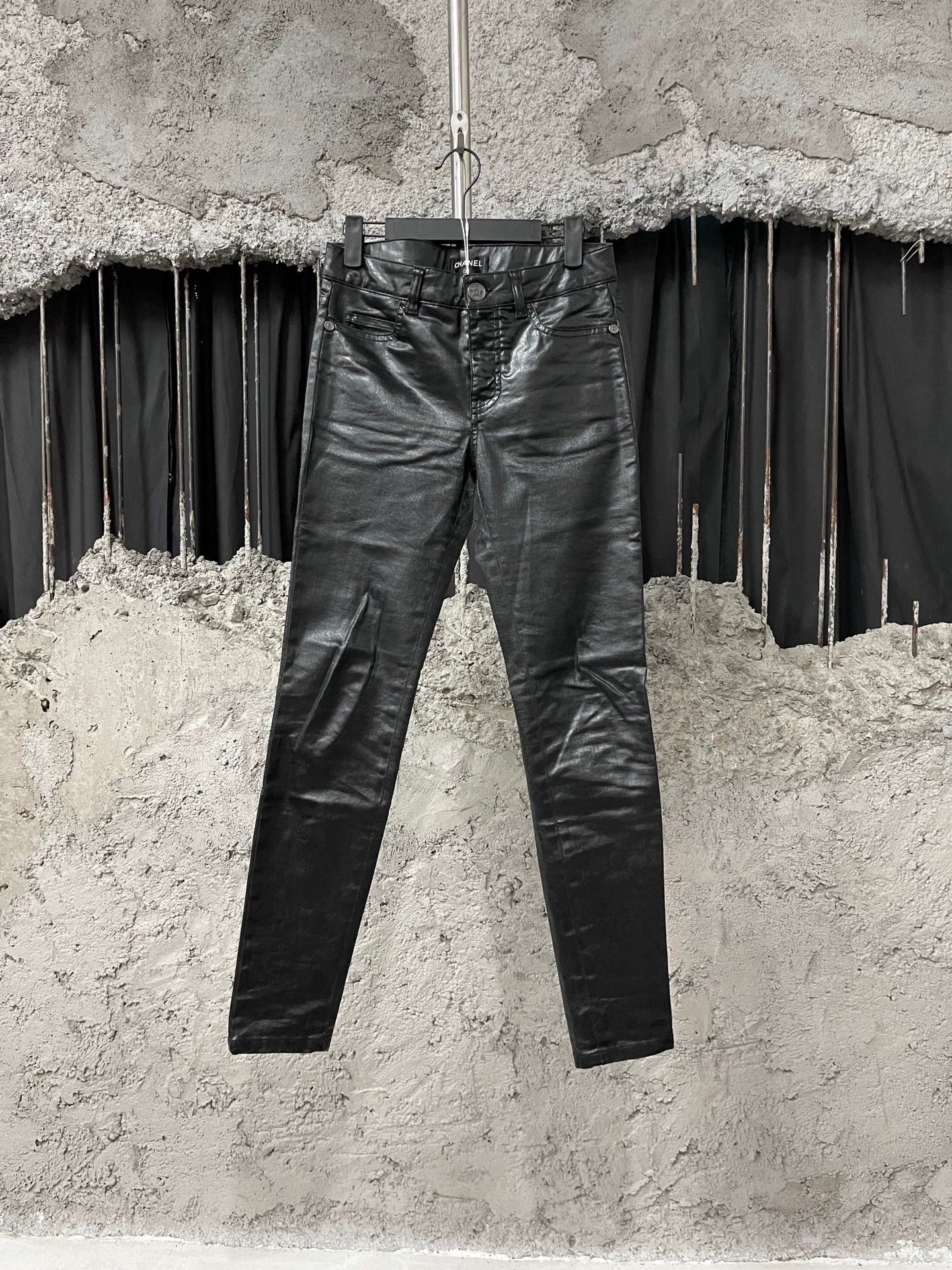 Chanel Chanel leather pants 34 99 new Size 25" / US 0 / IT 36 - 1 Thumbnail