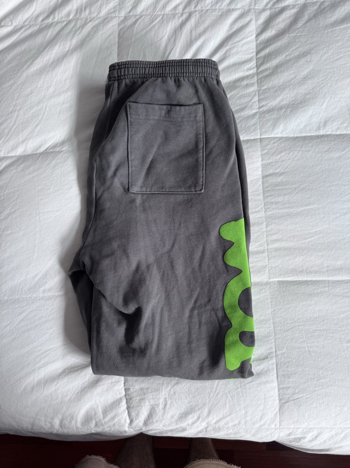 Sp5der SP5DER SLATE GREY BELUGA SWEATPANTS Size US 37 - 2 Thumbnail