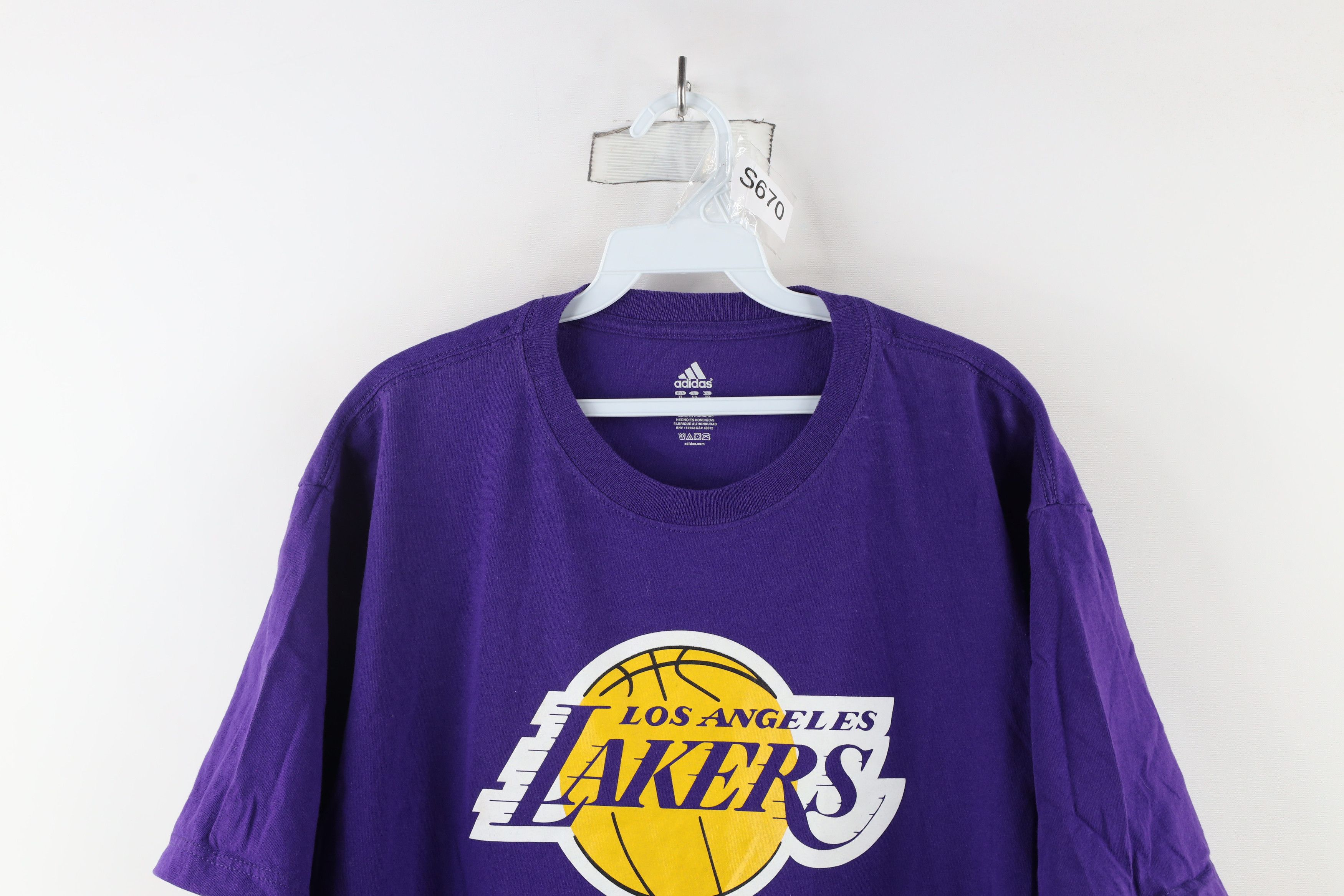 Adidas × Vintage Vintage Adidas Los Angeles Lakers Basketball T-Shirt Size US XXL / EU 58 / 5 - 2 Thumbnail