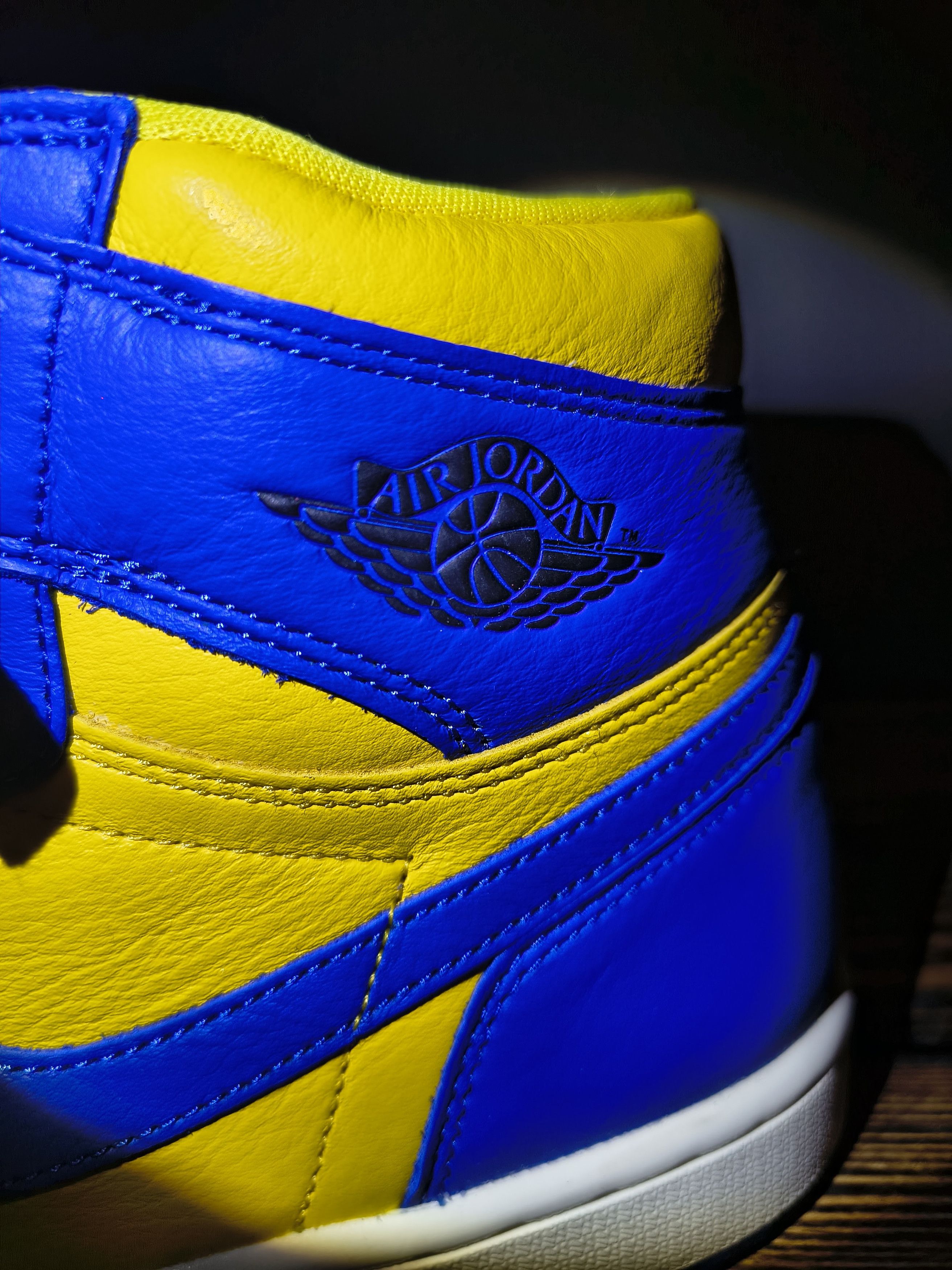 Nike Nike Women's Air Jordan 1 Retro High OG "Reverse Laney" - DS Size US 9.5 / IT 39.5 - 6 Thumbnail