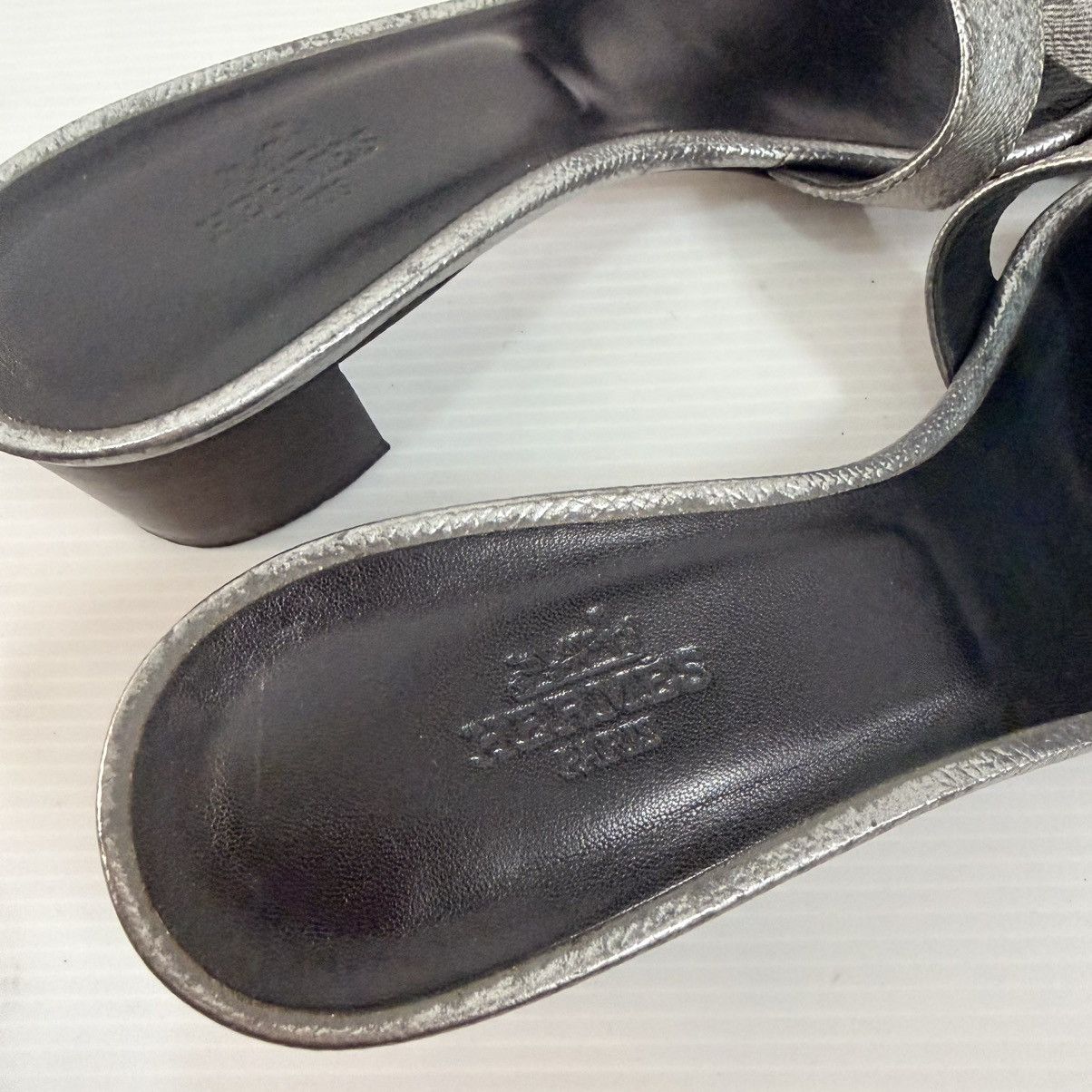 Hermes Hermes Metallic Grey Leather Oasis Slide Sandals Size US 8 / IT 38 - 5 Thumbnail