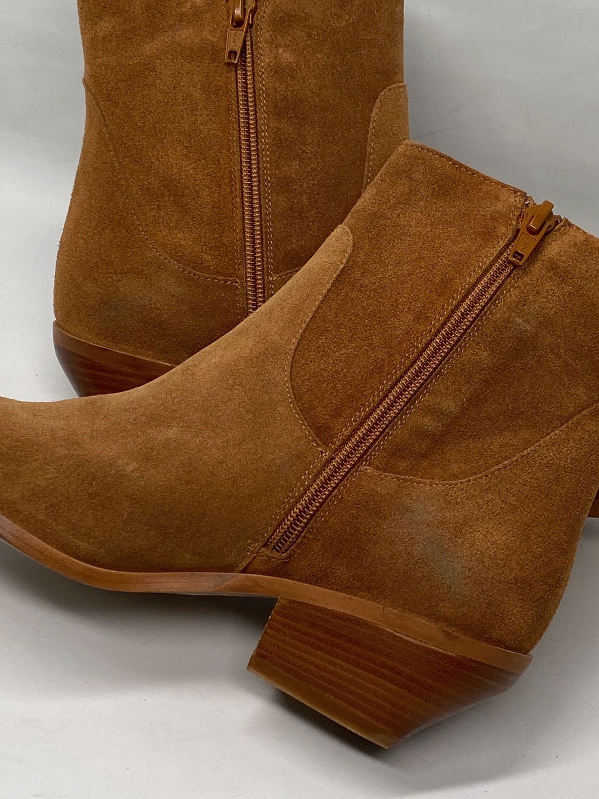 Bruno Magli BRUNO MAGLI Fabiana Suede Ankle Boots size 37 Size US 7 / IT 37 - 9 Thumbnail