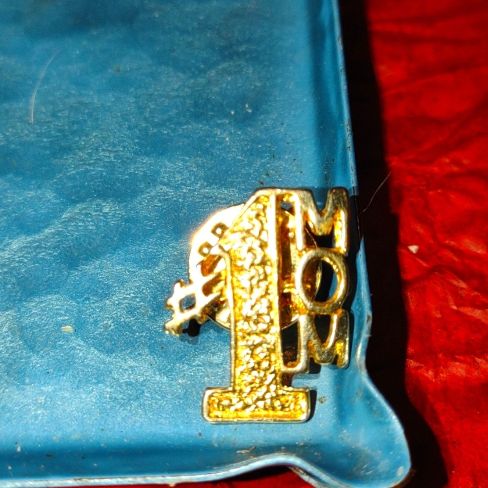 Vintage Vintage number one mom pin back lapel pin Size ONE SIZE - 1 Preview