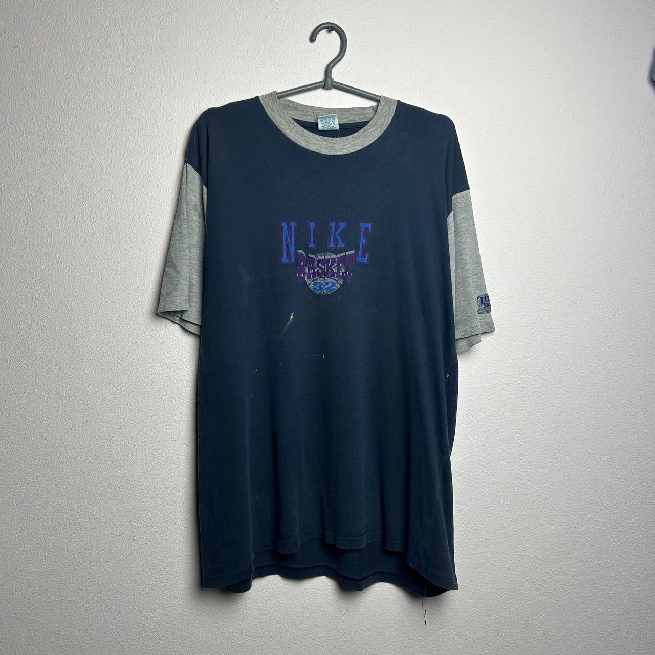Nike Vintage Nike Basket 90s Streetwear rare tee size XL Size US XL / EU 56 / 4 - 1 Thumbnail
