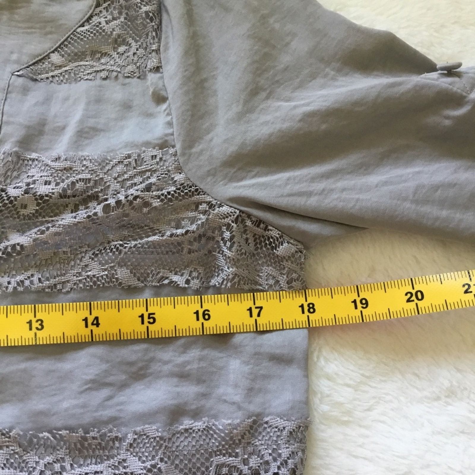 Bcbgmaxazria BCBGMaxAzria Light Gray Lace-Trim Tunic Top Size S / US 4 / IT 40 - 12 Thumbnail